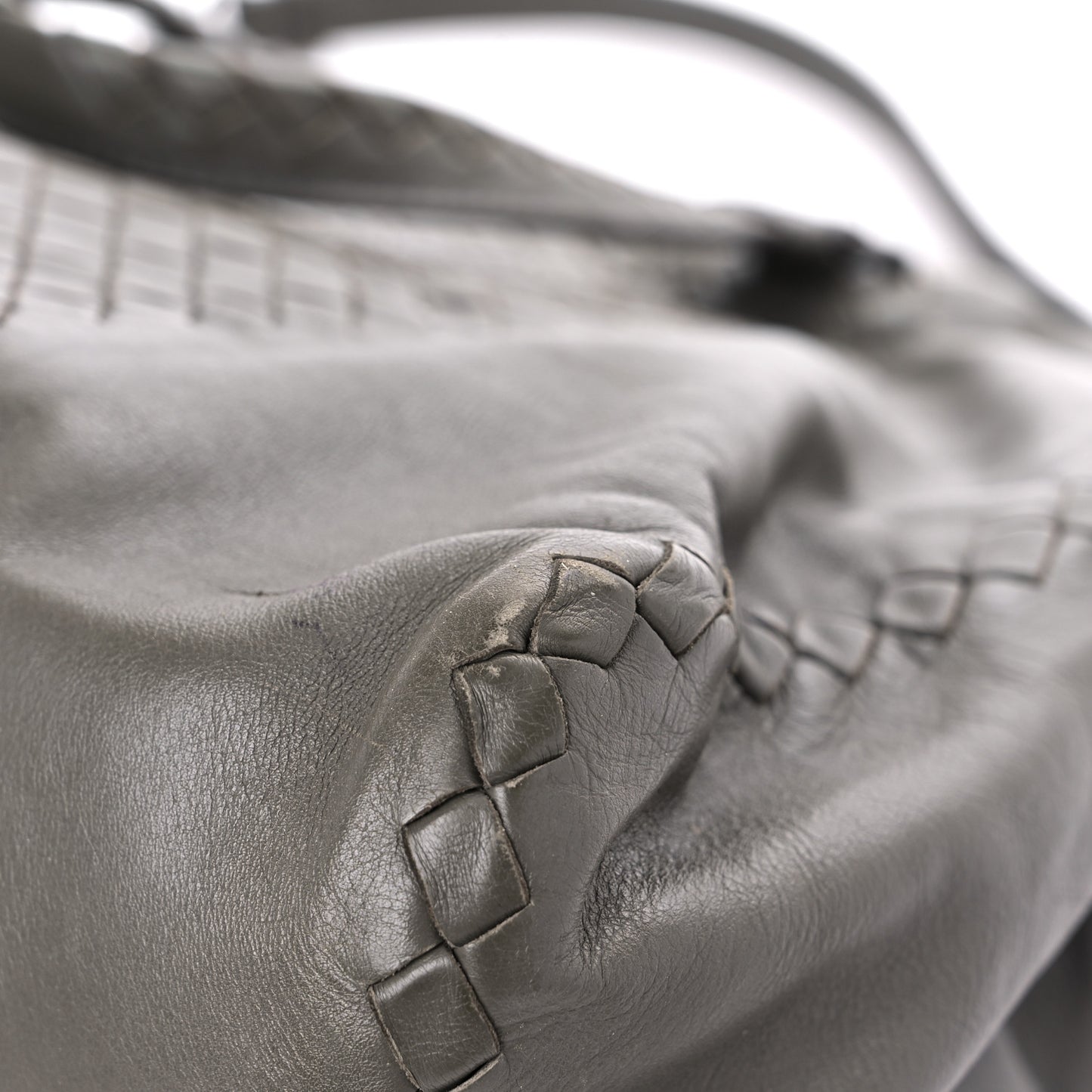 Calfskin Intrecciato Large Leggero Tote Kaki Fondente
