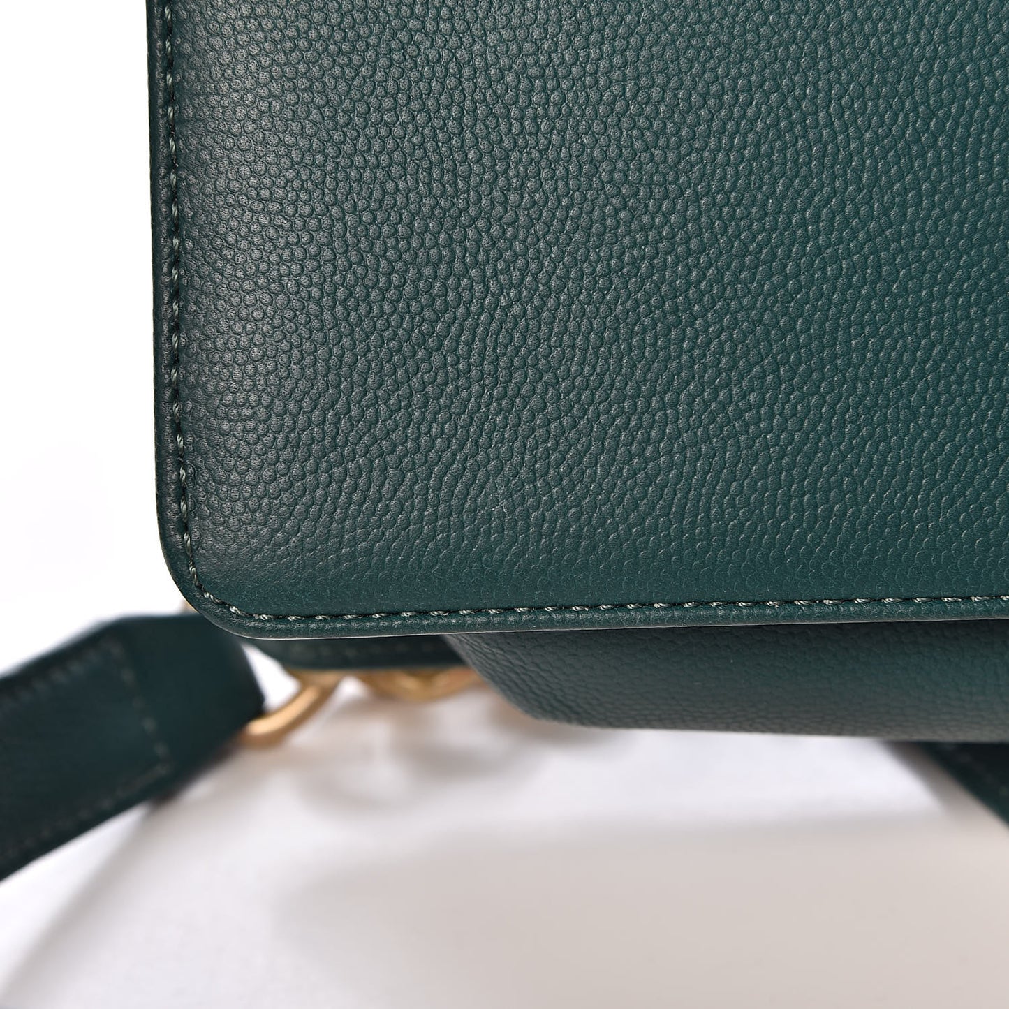 Caviar Quilted Medium Boy Flap Green