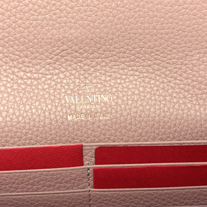 Valentino Garavani Pebbled Calfskin Rockstud Flip Lock Wallet On Chain Poudre 6 of 9