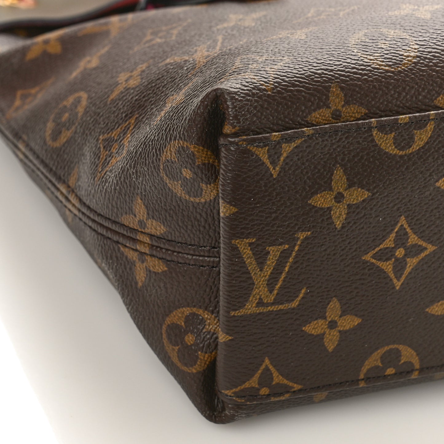 Monogram Tuileries Besace Kaki