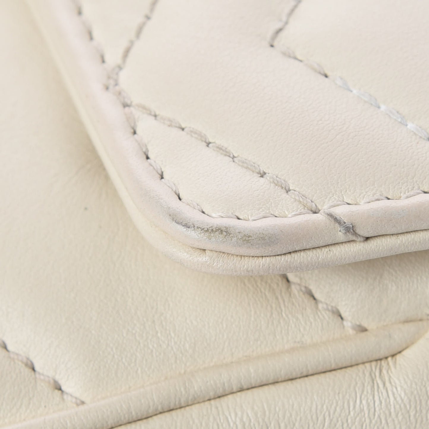 Calfskin Matelasse Super Mini GG Marmont Shoulder Bag White