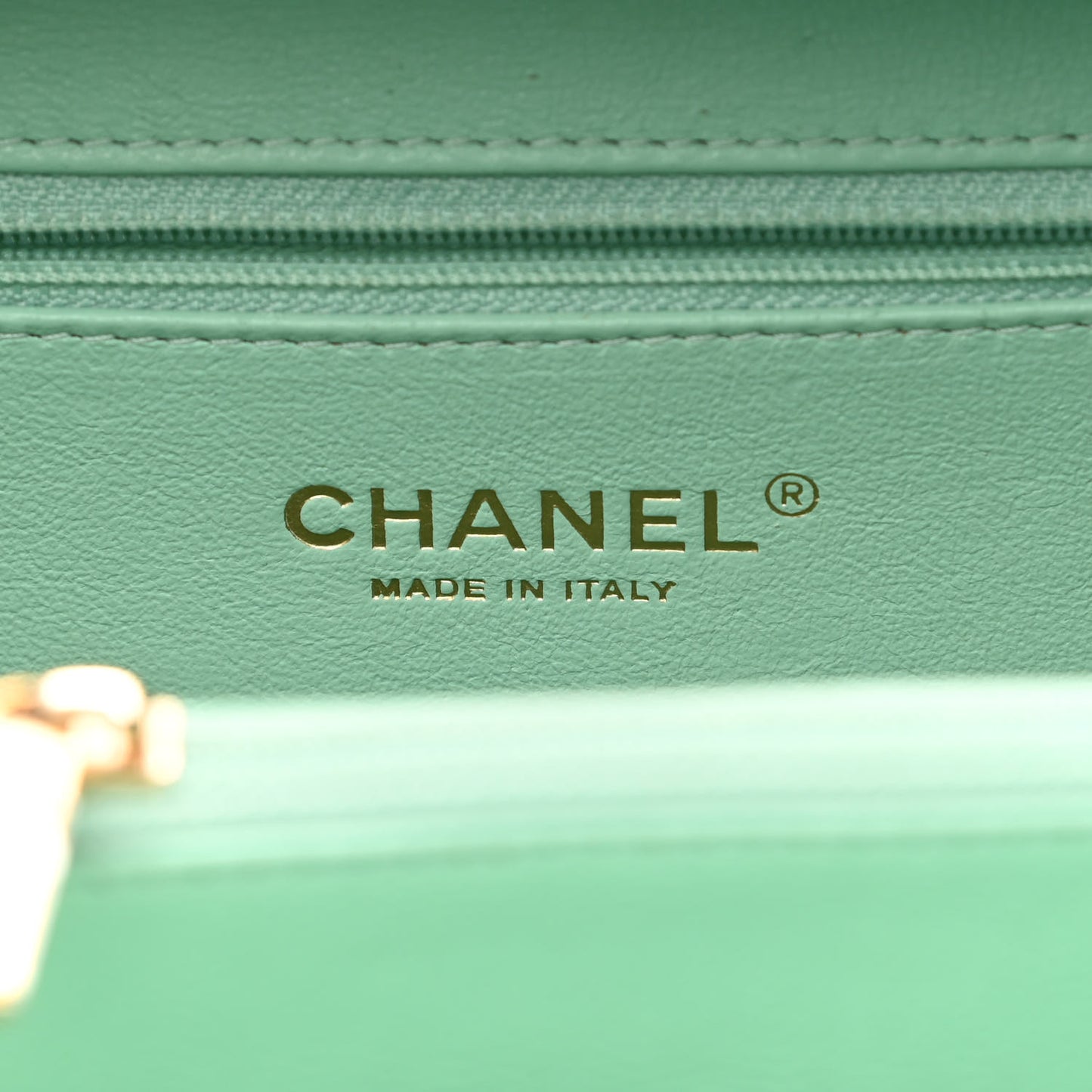 Caviar Quilted Medium CC Filigree Vanity Case Green