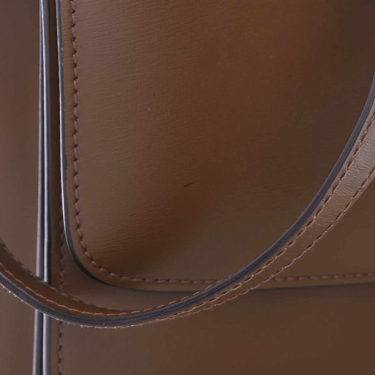 Box Calfskin Medium Classic Box Flap Bag Camel