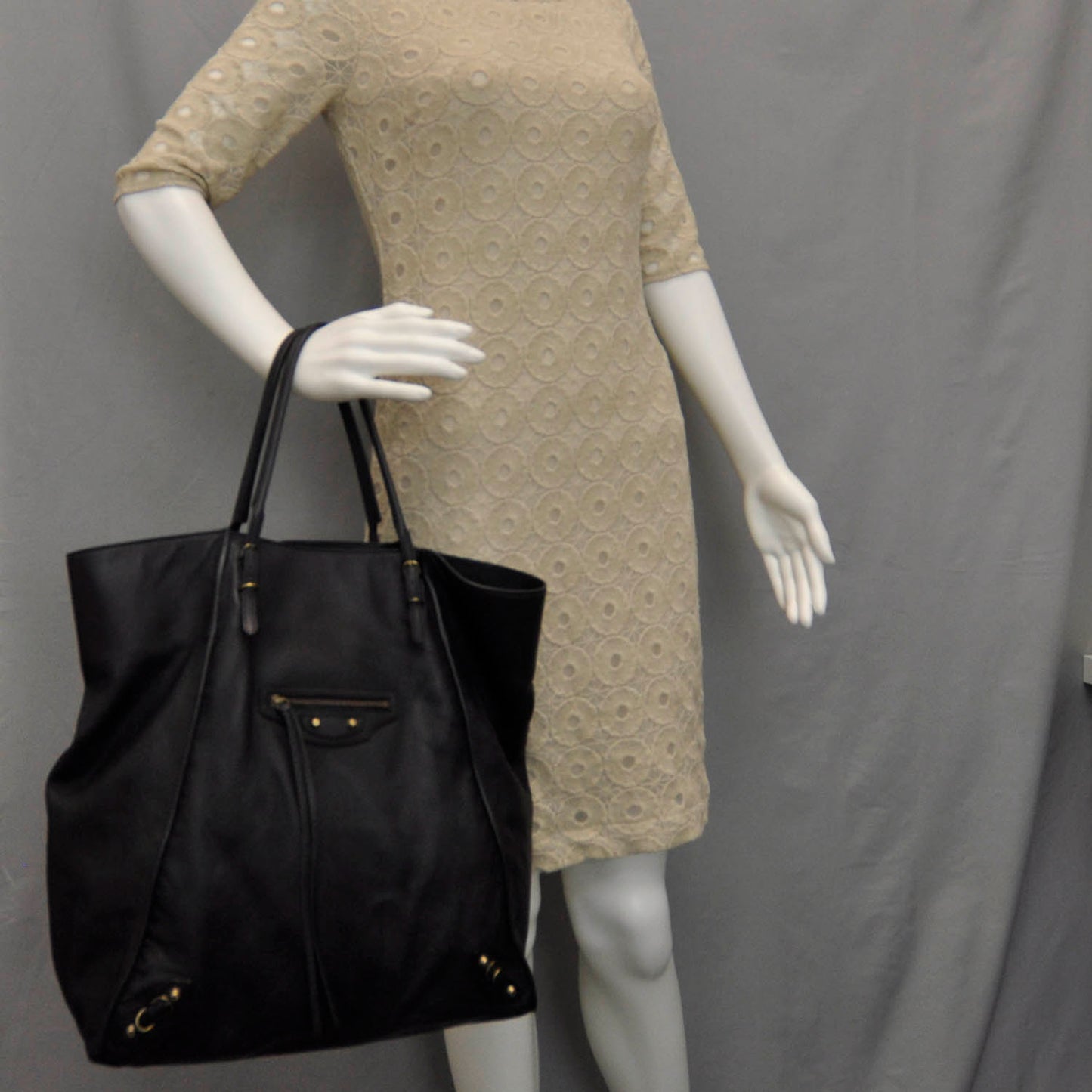Veau Papier Basket Tote Black