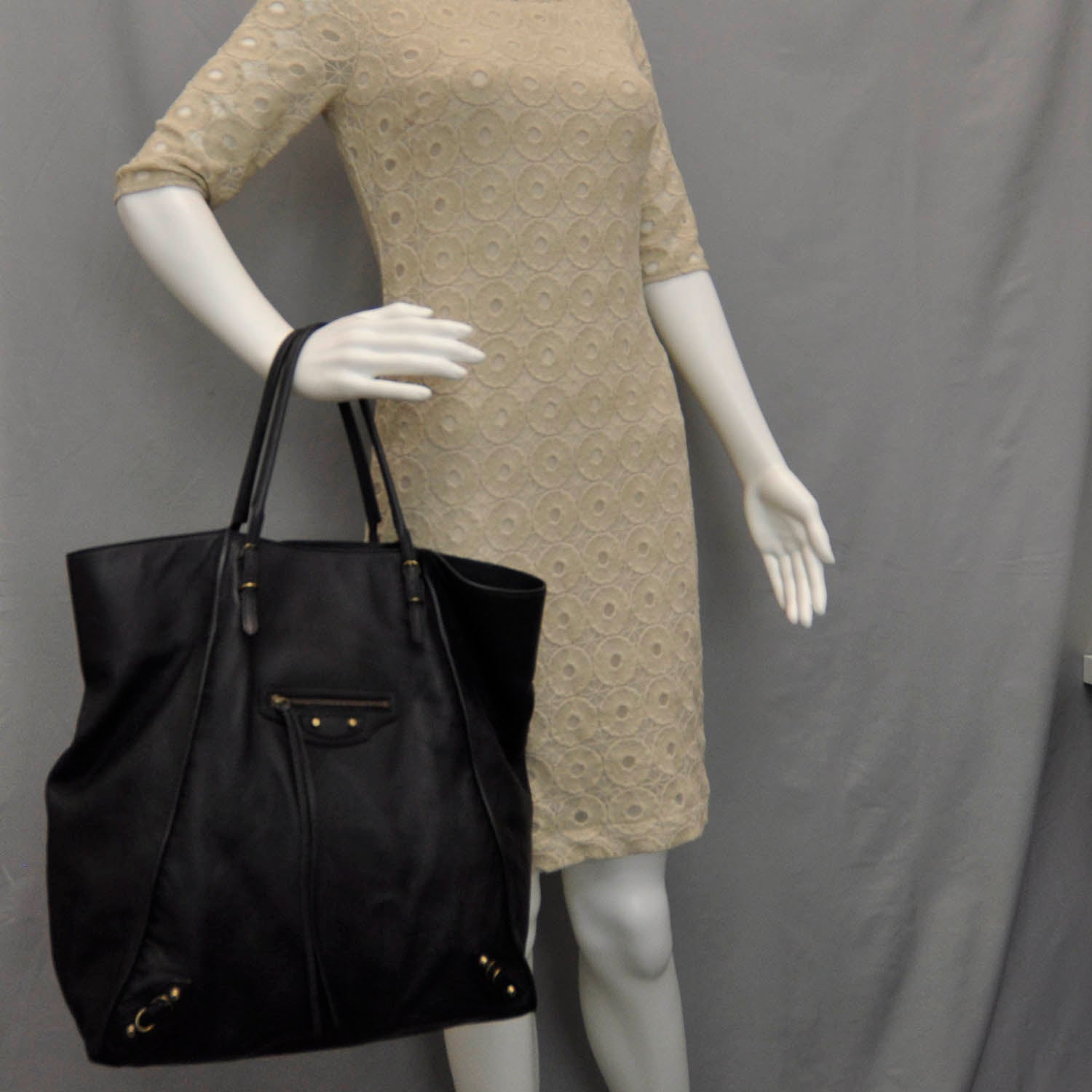 Balenciaga Veau Papier Basket Tote Black 2 of 8