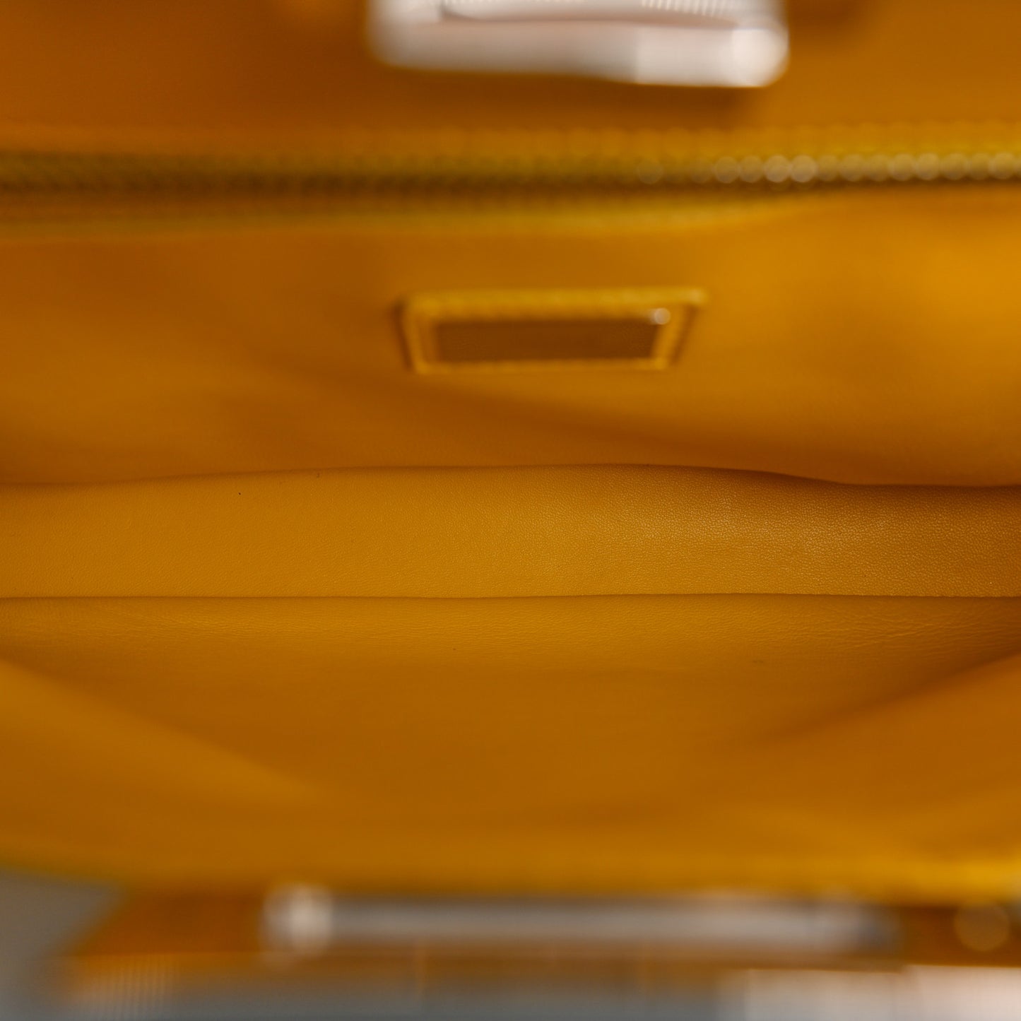 Vitello Morgan Shiny Nappa Medium Peekaboo Iconic Satchel Polvere Sunflower