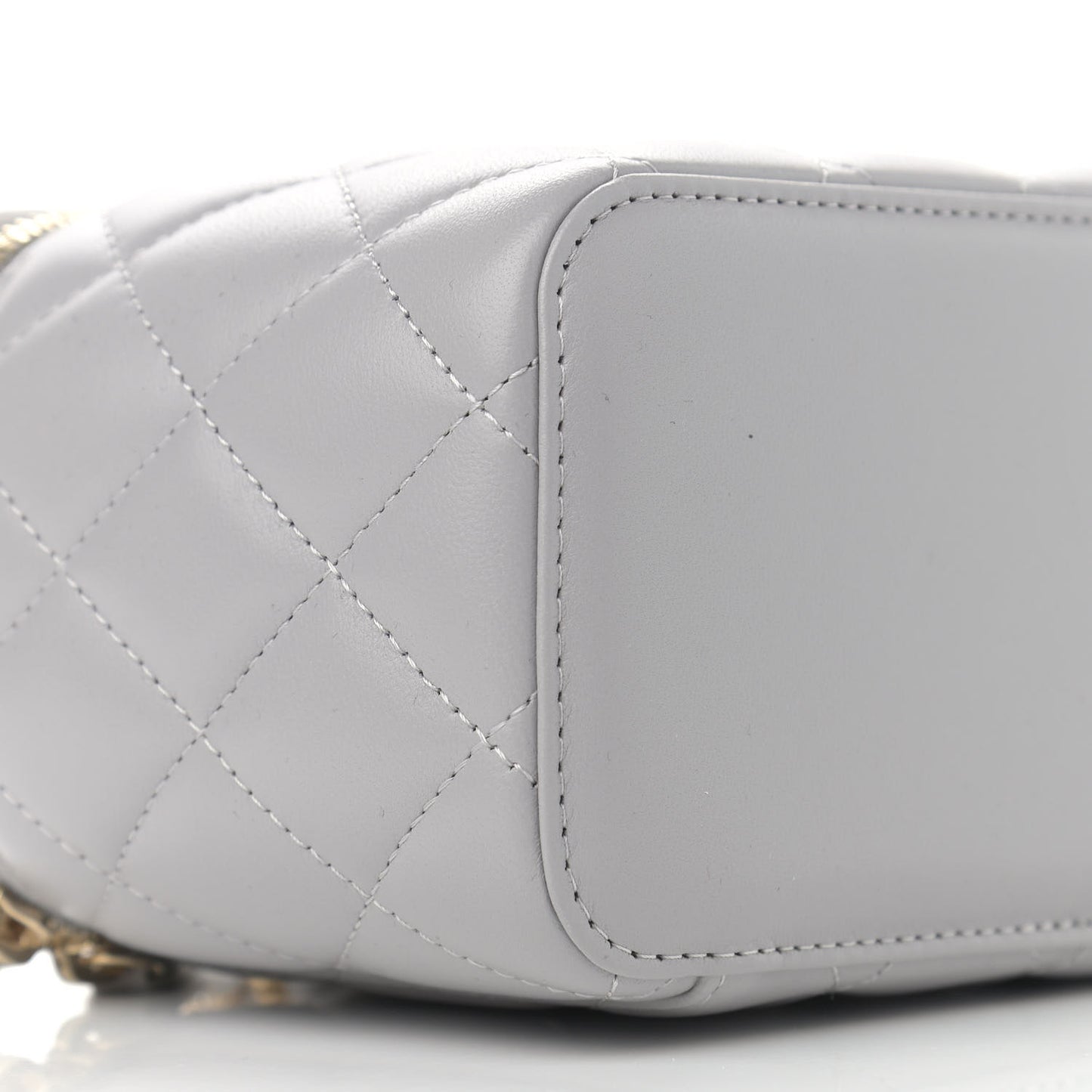 Lambskin Quilted Small Pearl Crush Vanity Case With Chain Grey