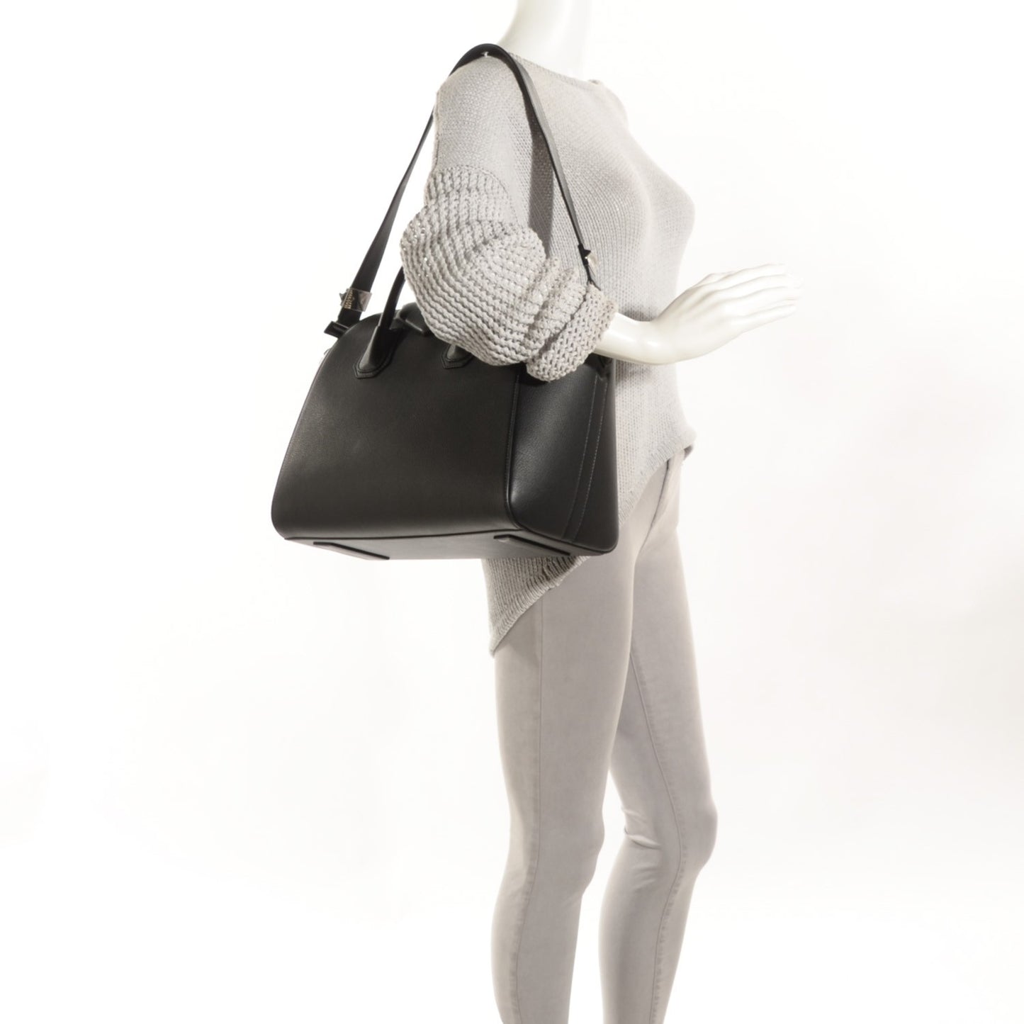 Sugar Goatskin Medium Antigona Black