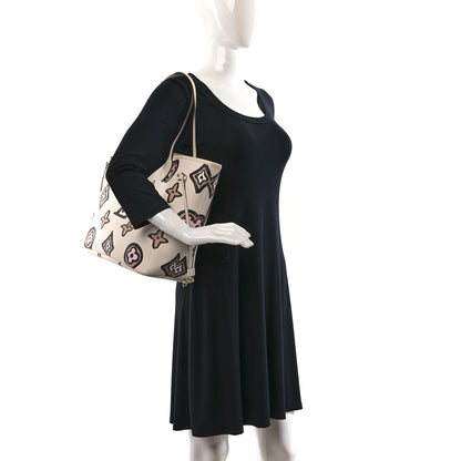 Louis Vuitton Monogram Giant Wild at Heart Neverfull MM Creme 2 of 8