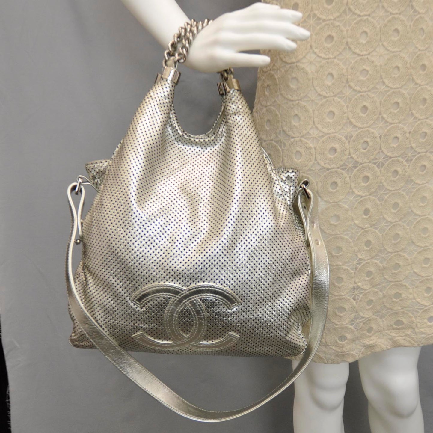 Metallic Glazed Calfskin Perforated Medium Rodeo Drive Tote Silver