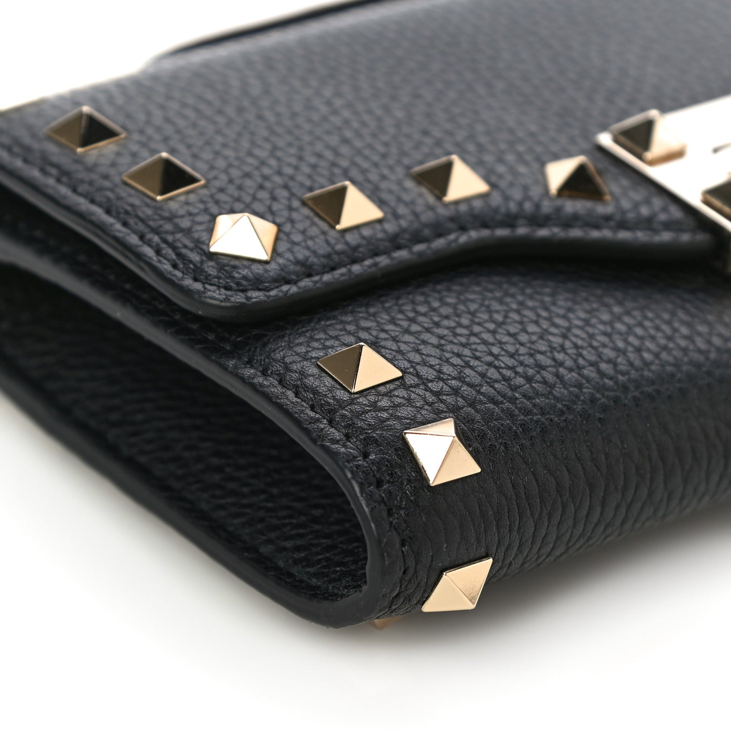 Pebbled Calfskin Rockstud Flip Lock Wallet On Chain Black