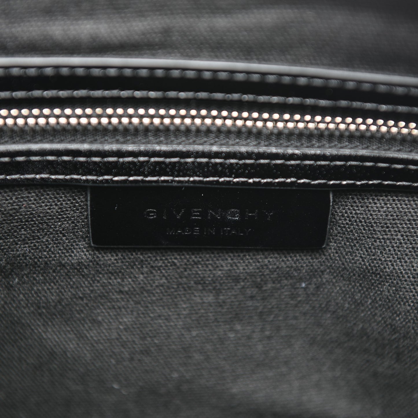 Shiny Lord Calfskin Medium Antigona Black
