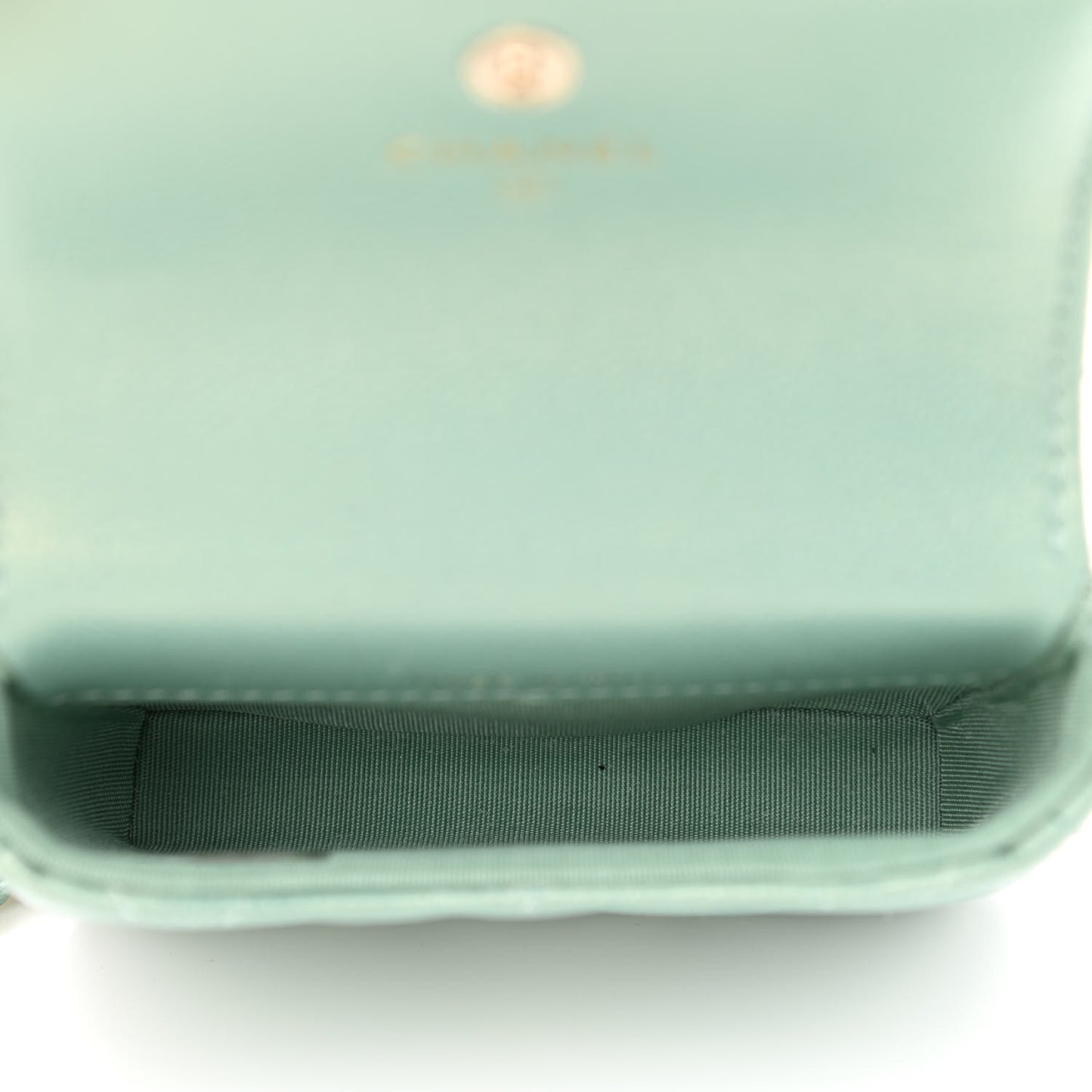 Iridescent Caviar Quilted Pearl Card Holder On Chain Green