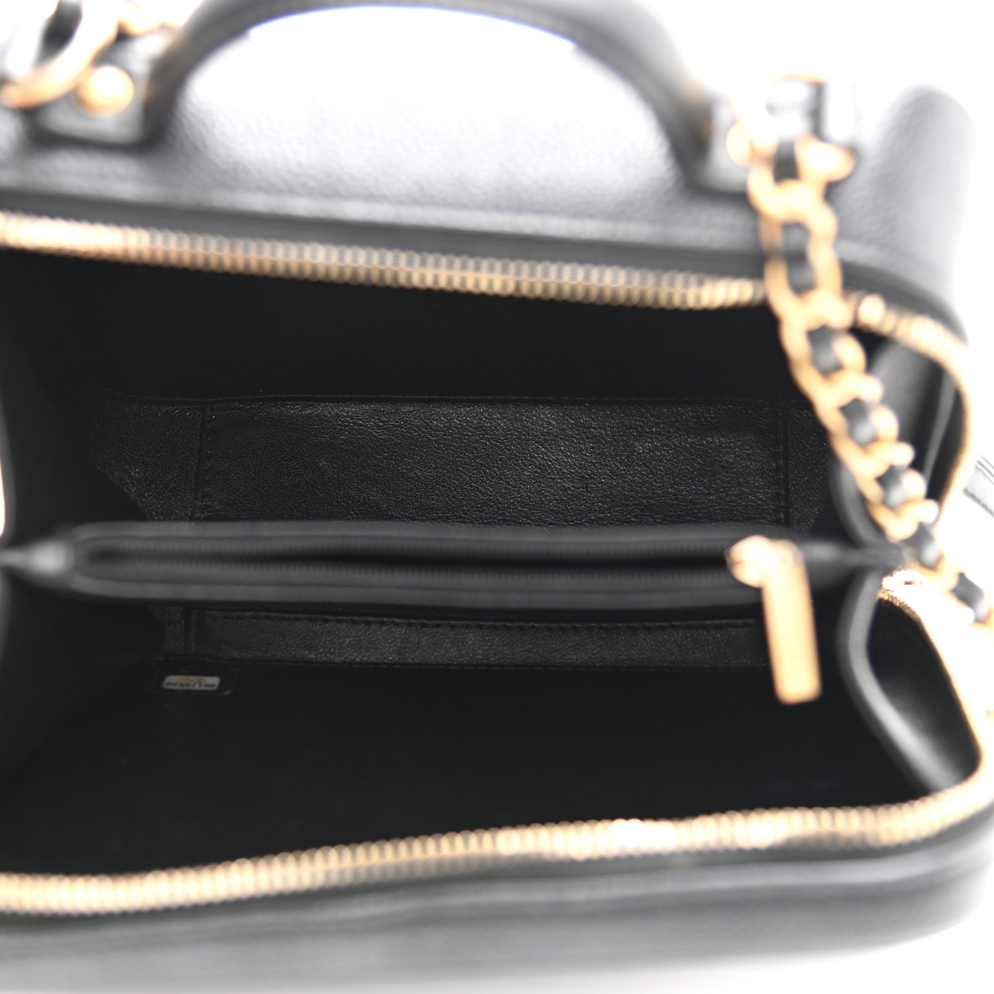 Caviar Quilted Medium CC Filigree Vanity Case Black