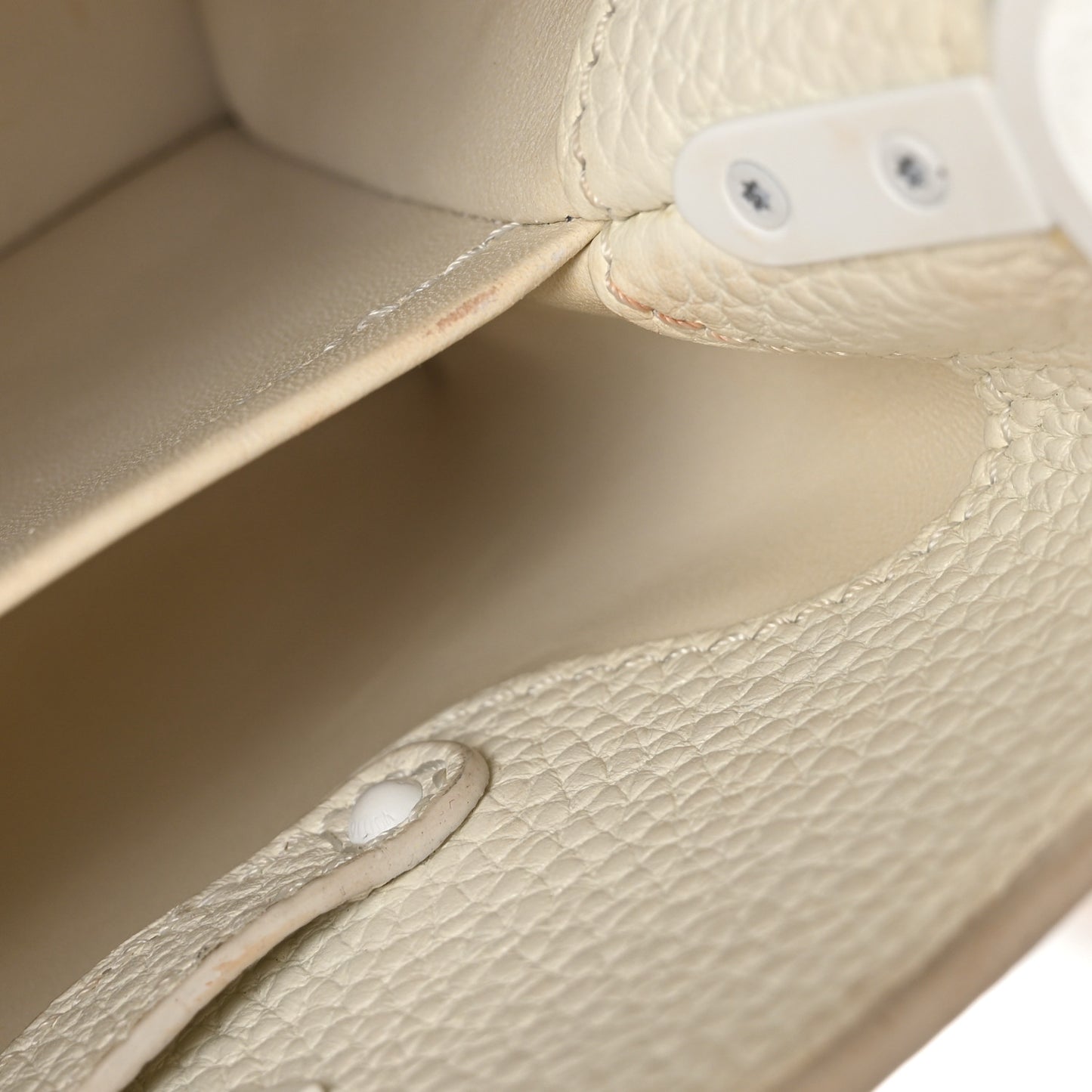 Taurillon Mini Capucines Monochrome White