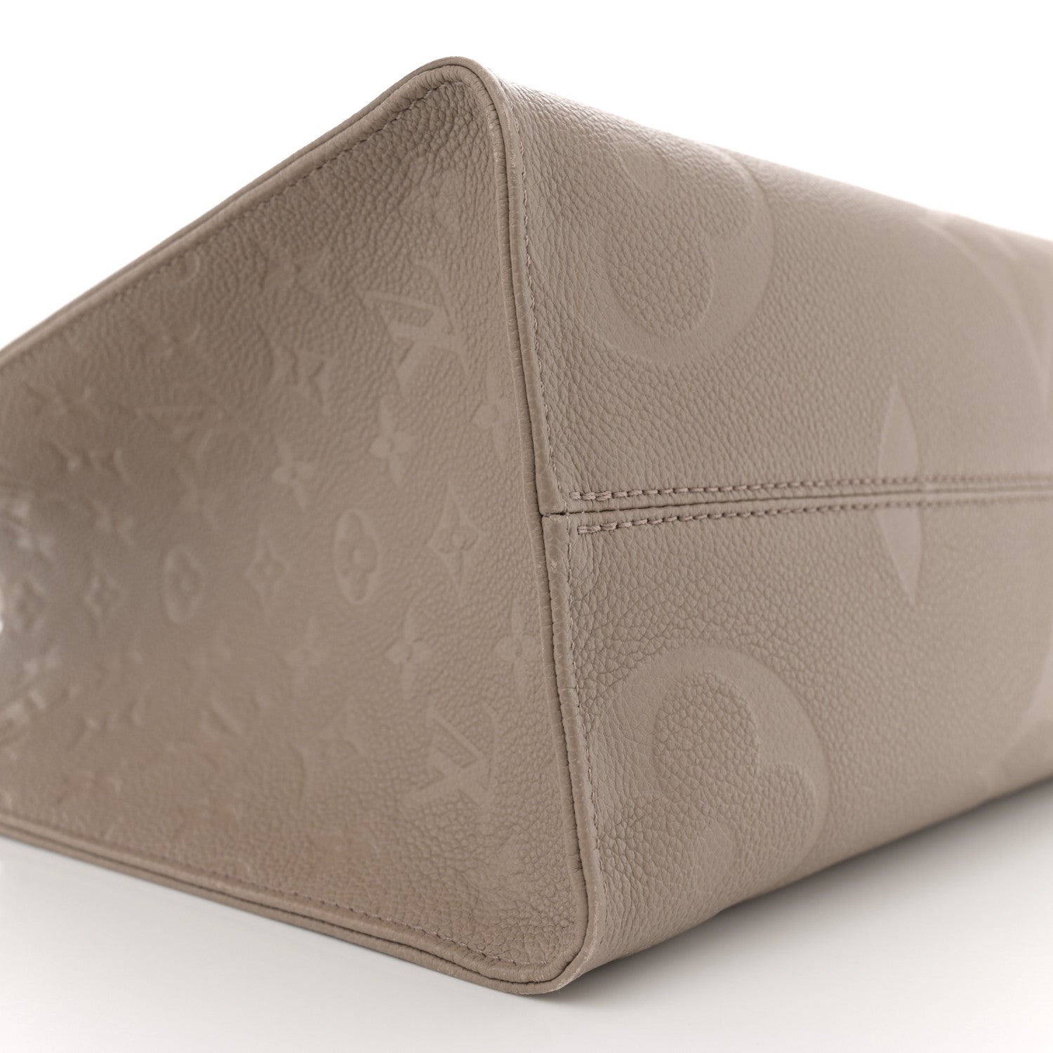 Louis Vuitton Empreinte Monogram Giant Onthego MM Tourterelle 8 of 10