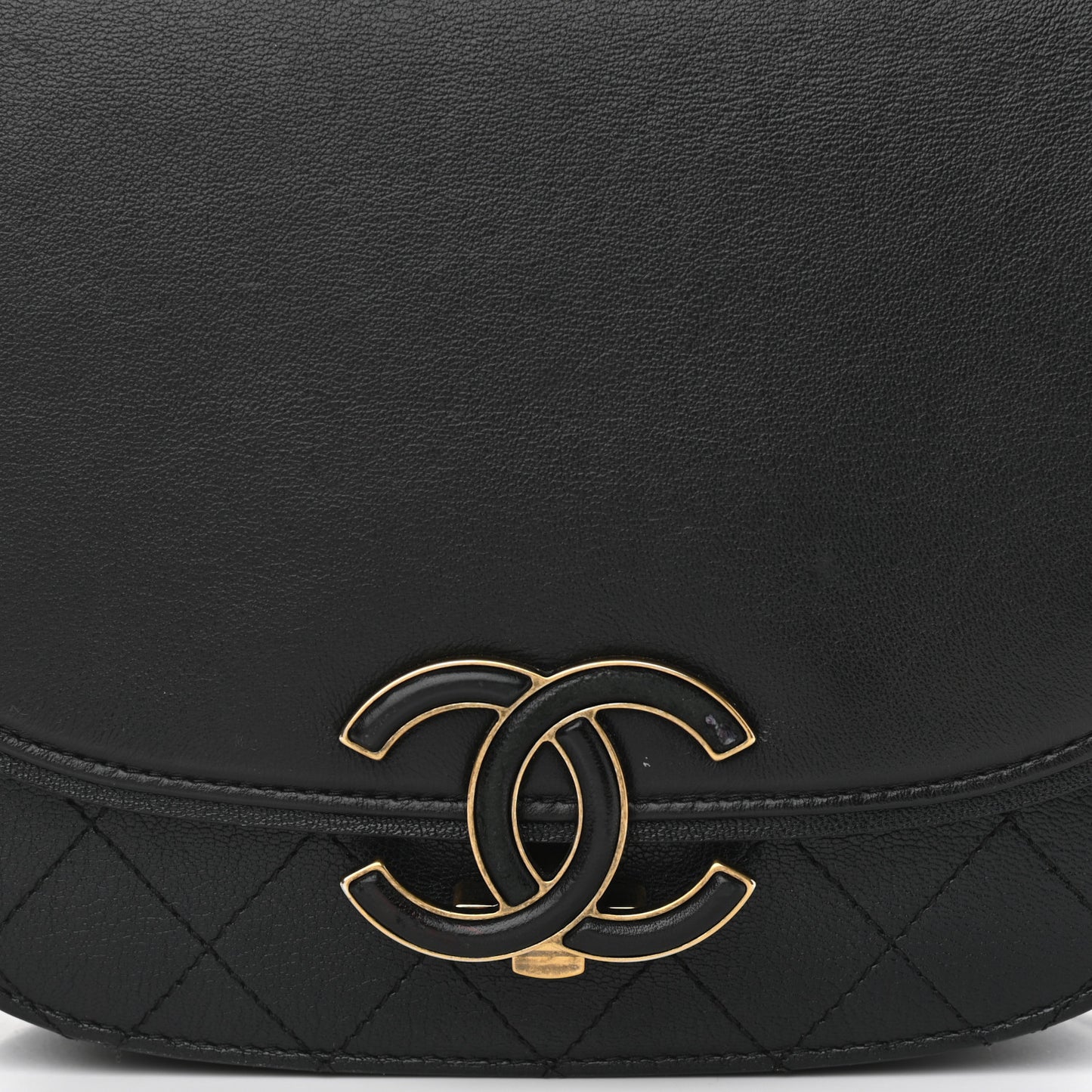 Shiny Calfskin Goatskin Quilted Medium Coco Curve Messenger Flap Black