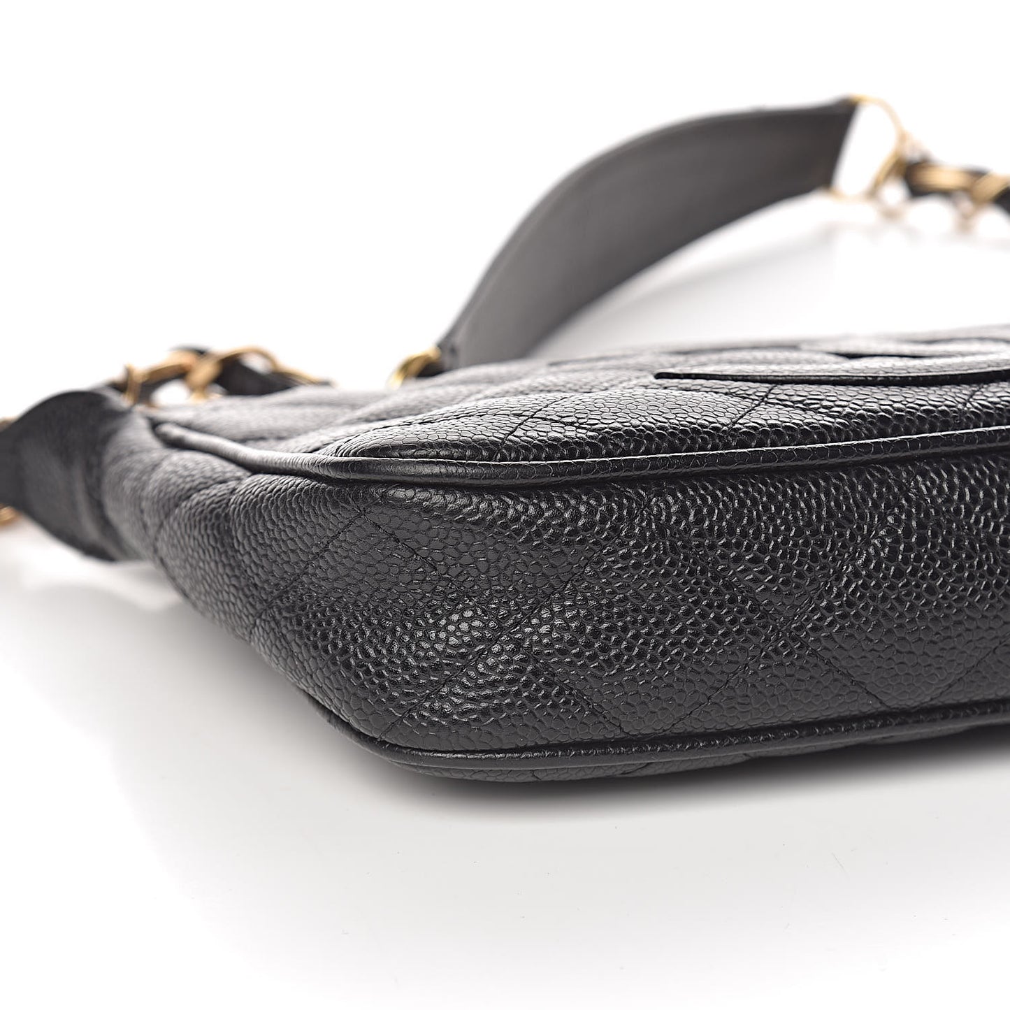 Caviar Quilted CC Shoulder Bag Black