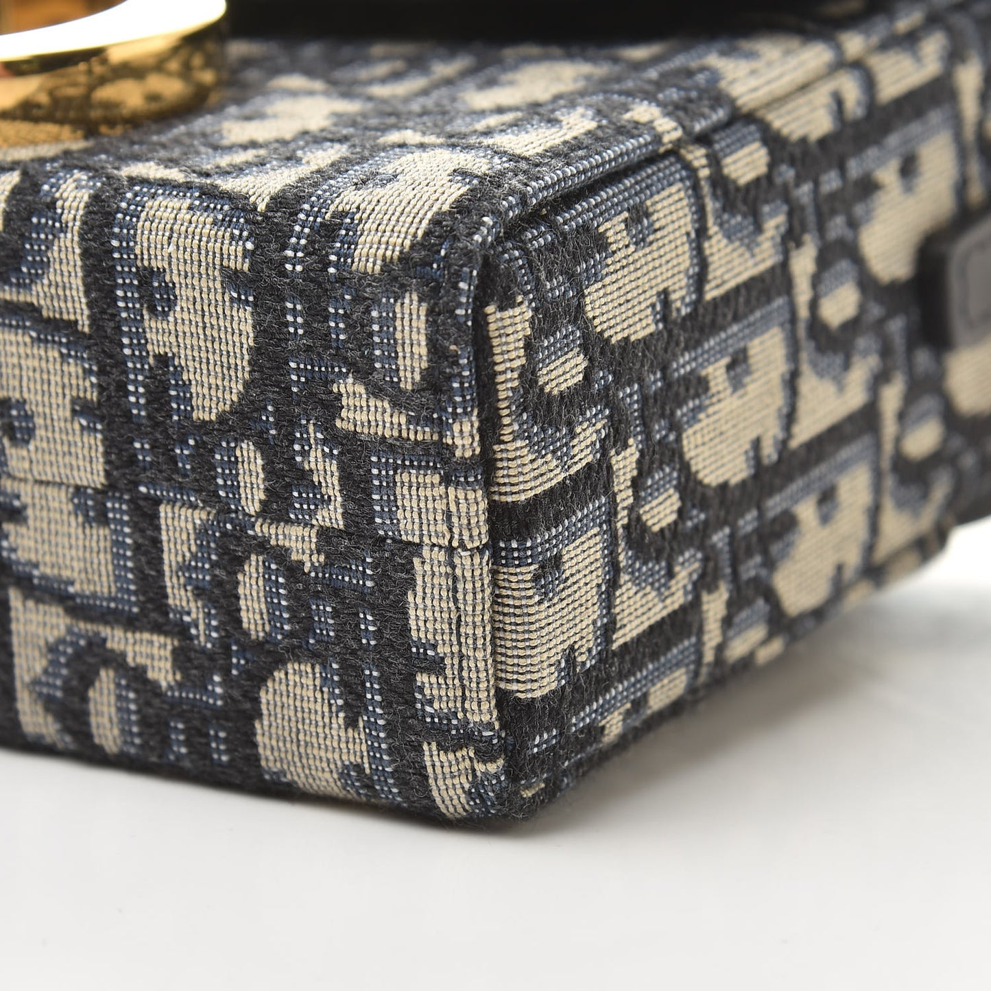 Oblique 30 Montaigne Box Bag Blue