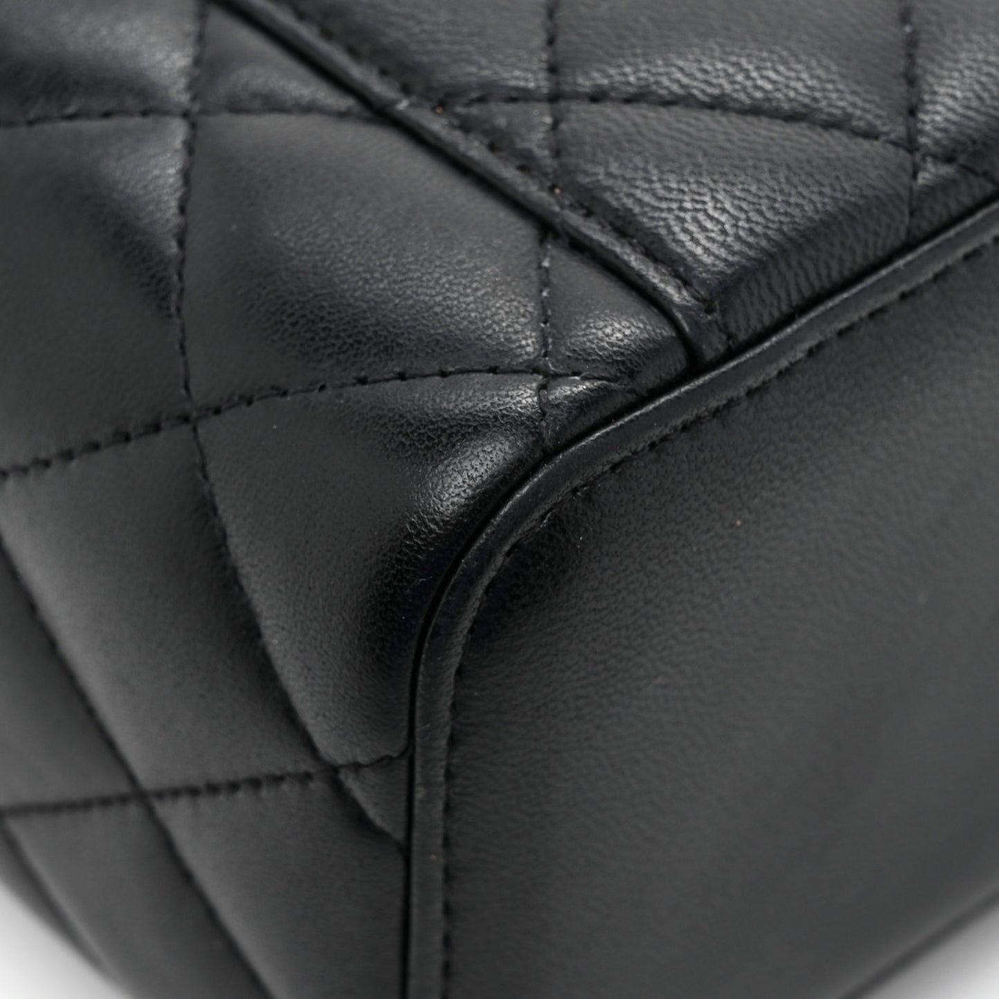 Lambskin Quilted Small Top Handle Vanity Case With Chain Black