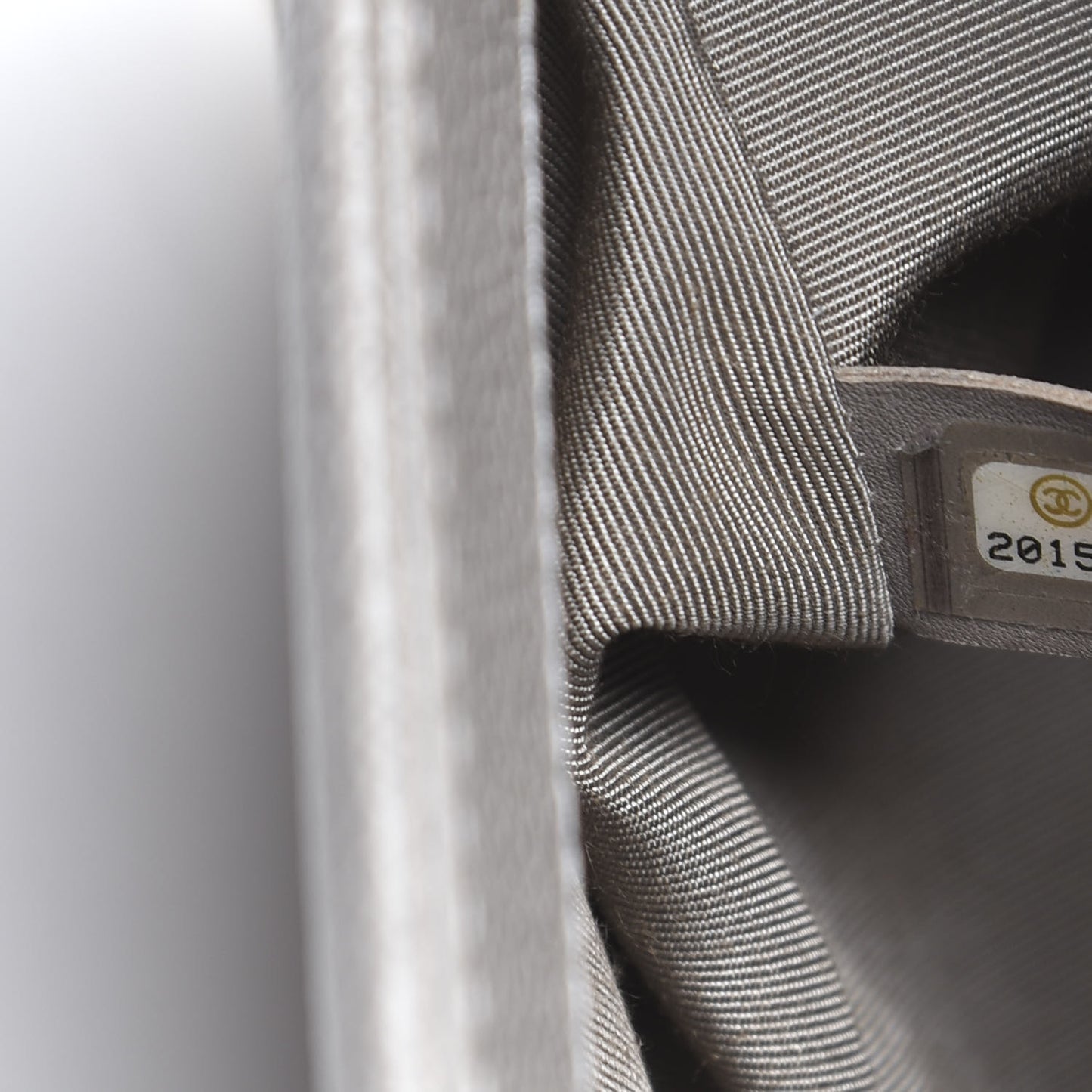Caviar Quilted Medium Boy Flap Light Grey