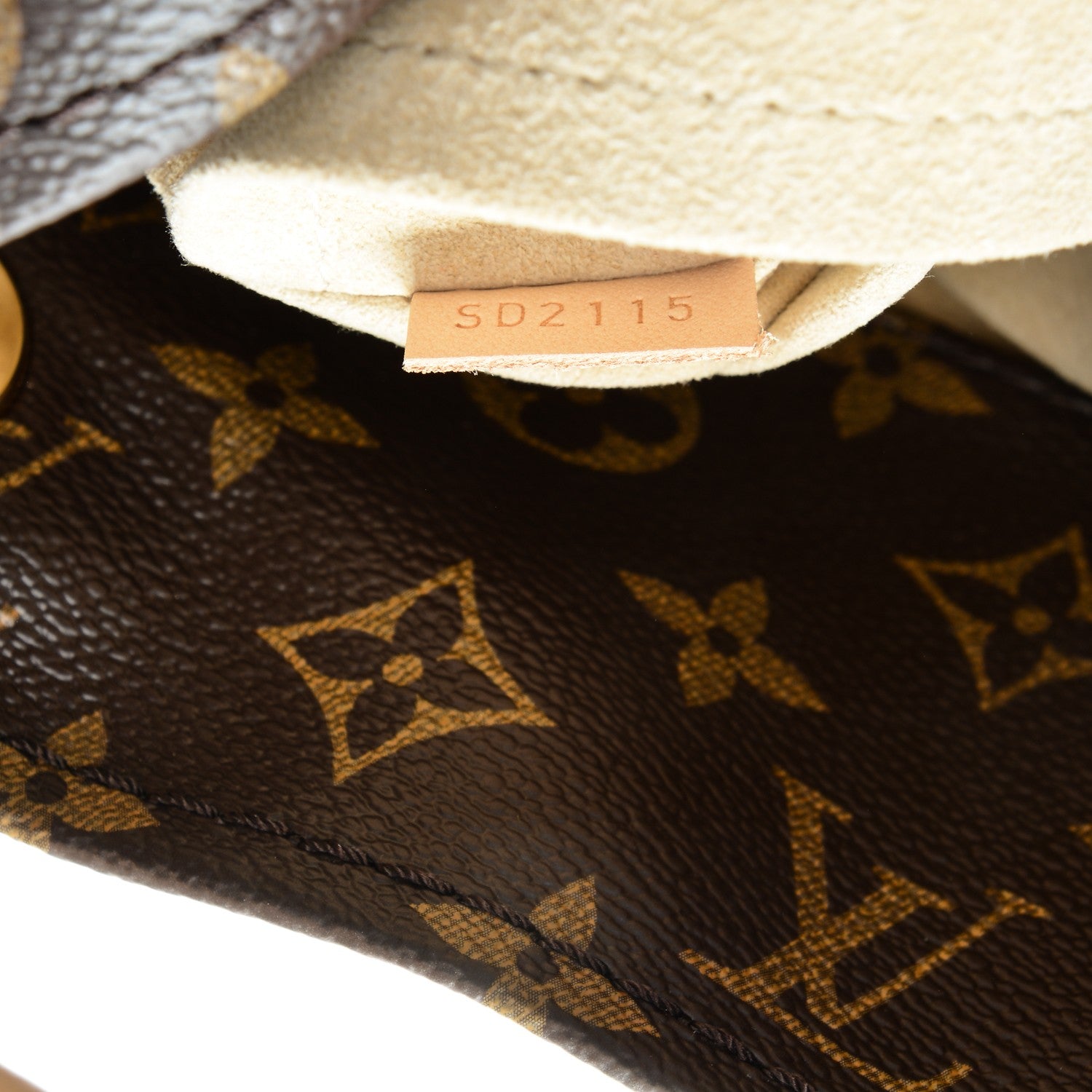Louis Vuitton Monogram Artsy MM 8 of 8