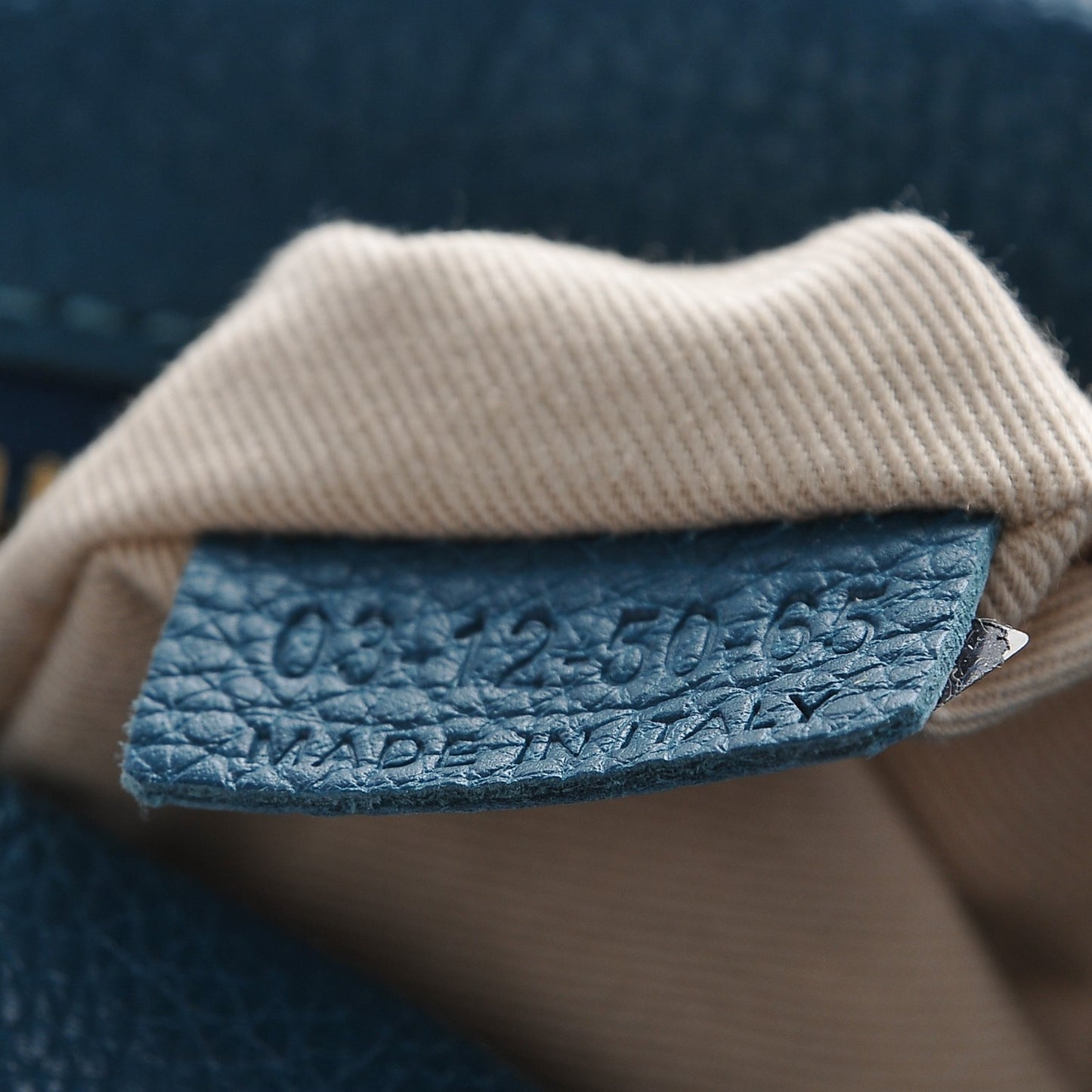 Calfskin Medium Paraty Peacock Blue
