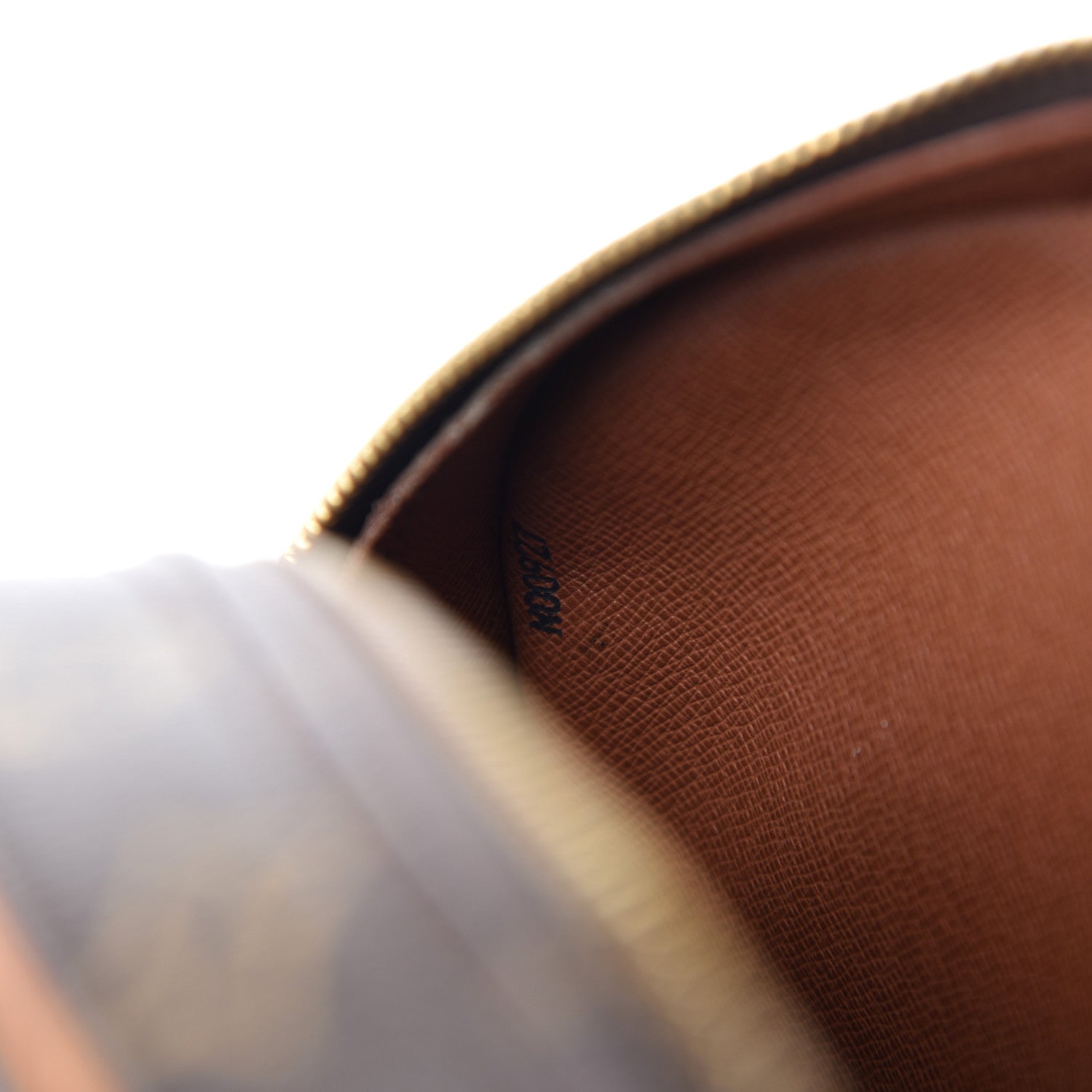 Louis Vuitton Monogram Blois 11 of 12