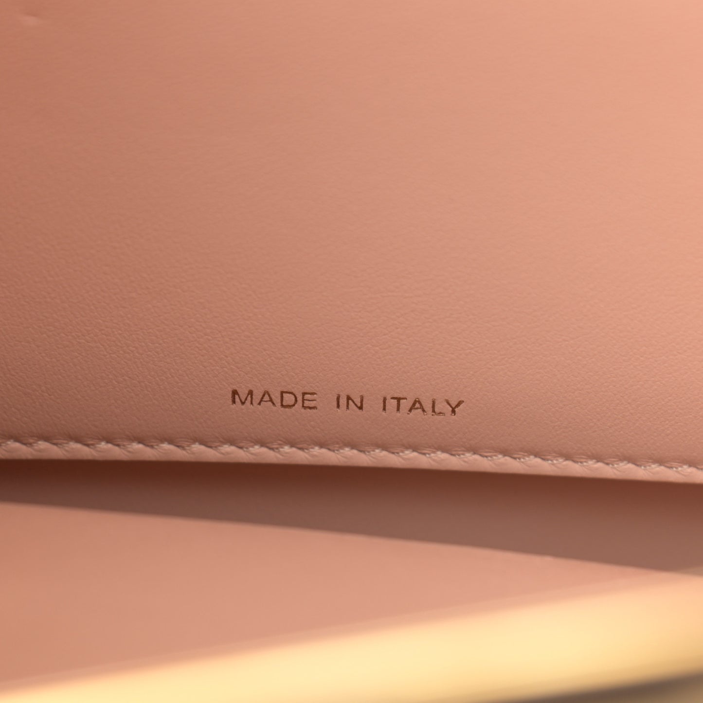 Vitello Seta Shiny Nappa Medium Peekaboo I SEE U Satchel Miele Scuro Light Rose