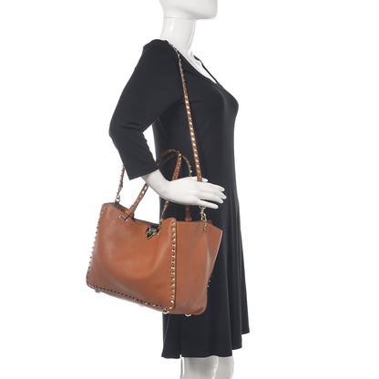 Valentino Garavani Pebbled Calfskin Medium Rockstud Tote Light Cuir 2 of 10