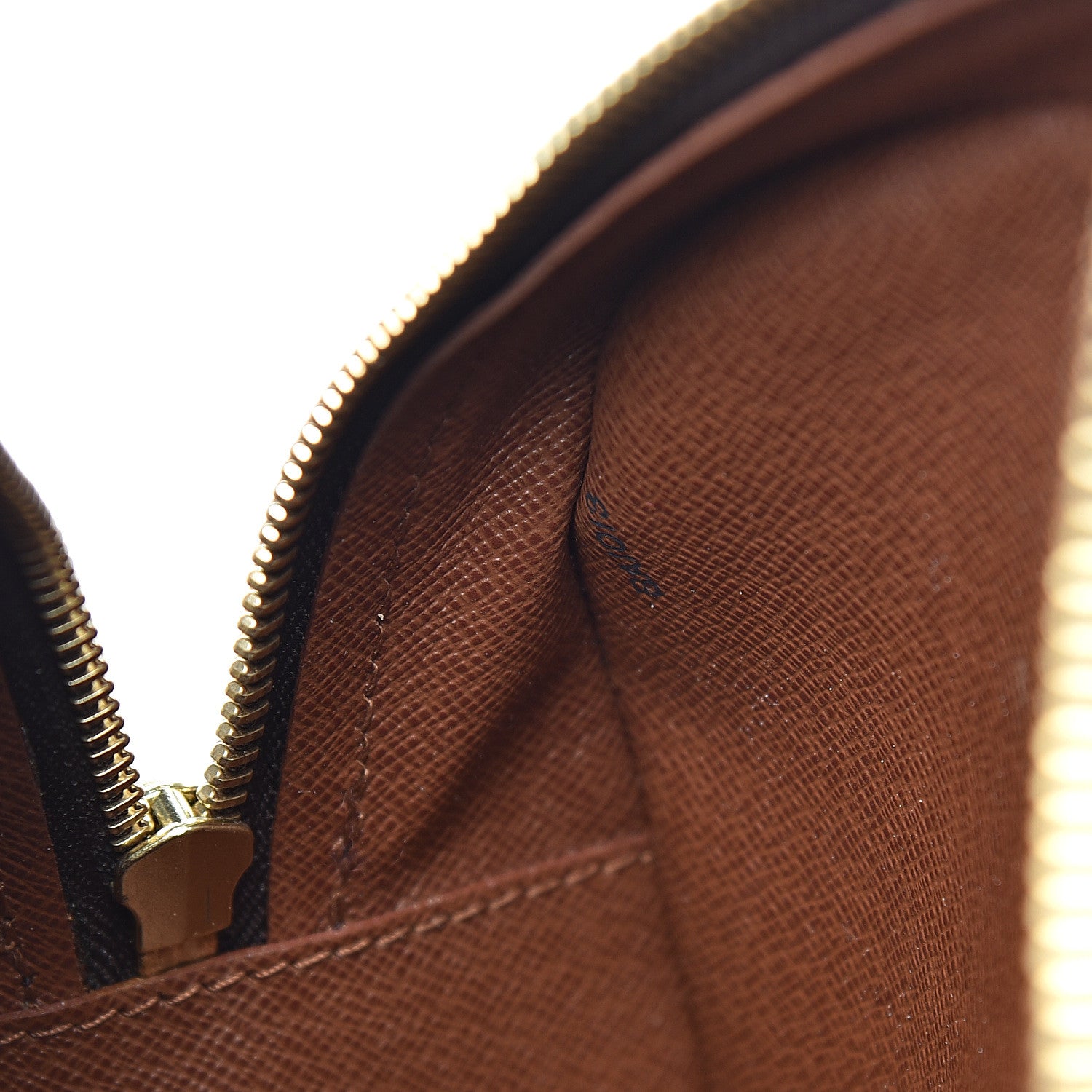 Louis Vuitton Monogram Blois 7 of 11