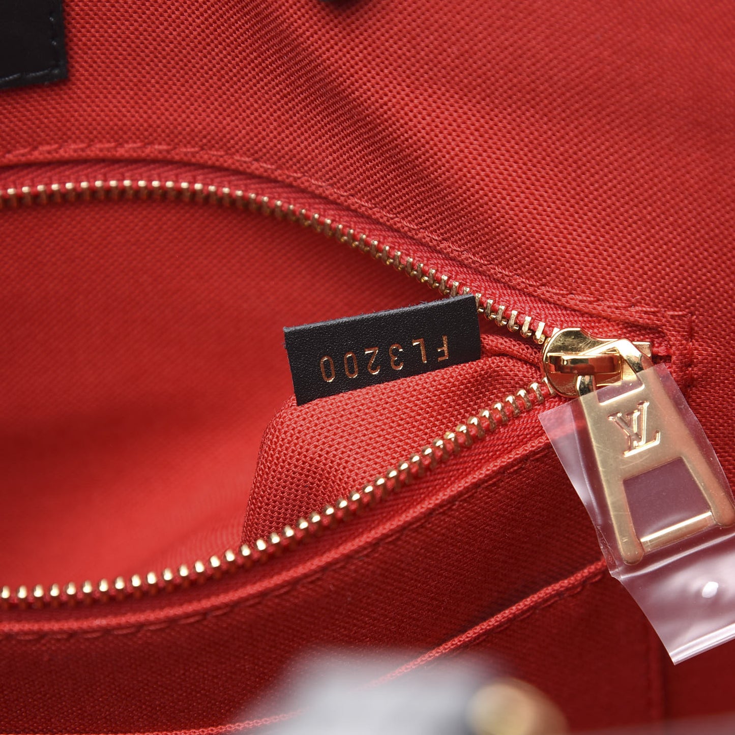 Reverse Monogram Giant Onthego MM