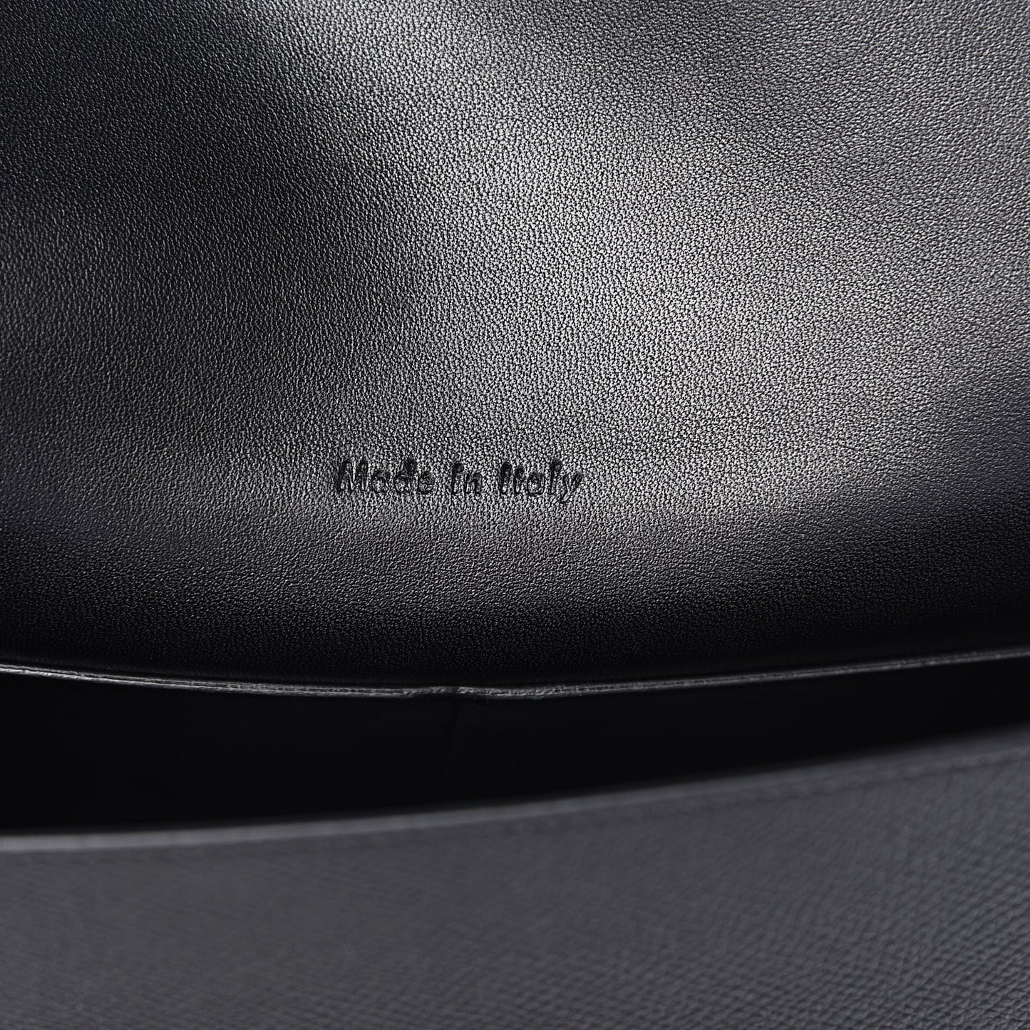 Grained Calfskin Medium Trotteur Black