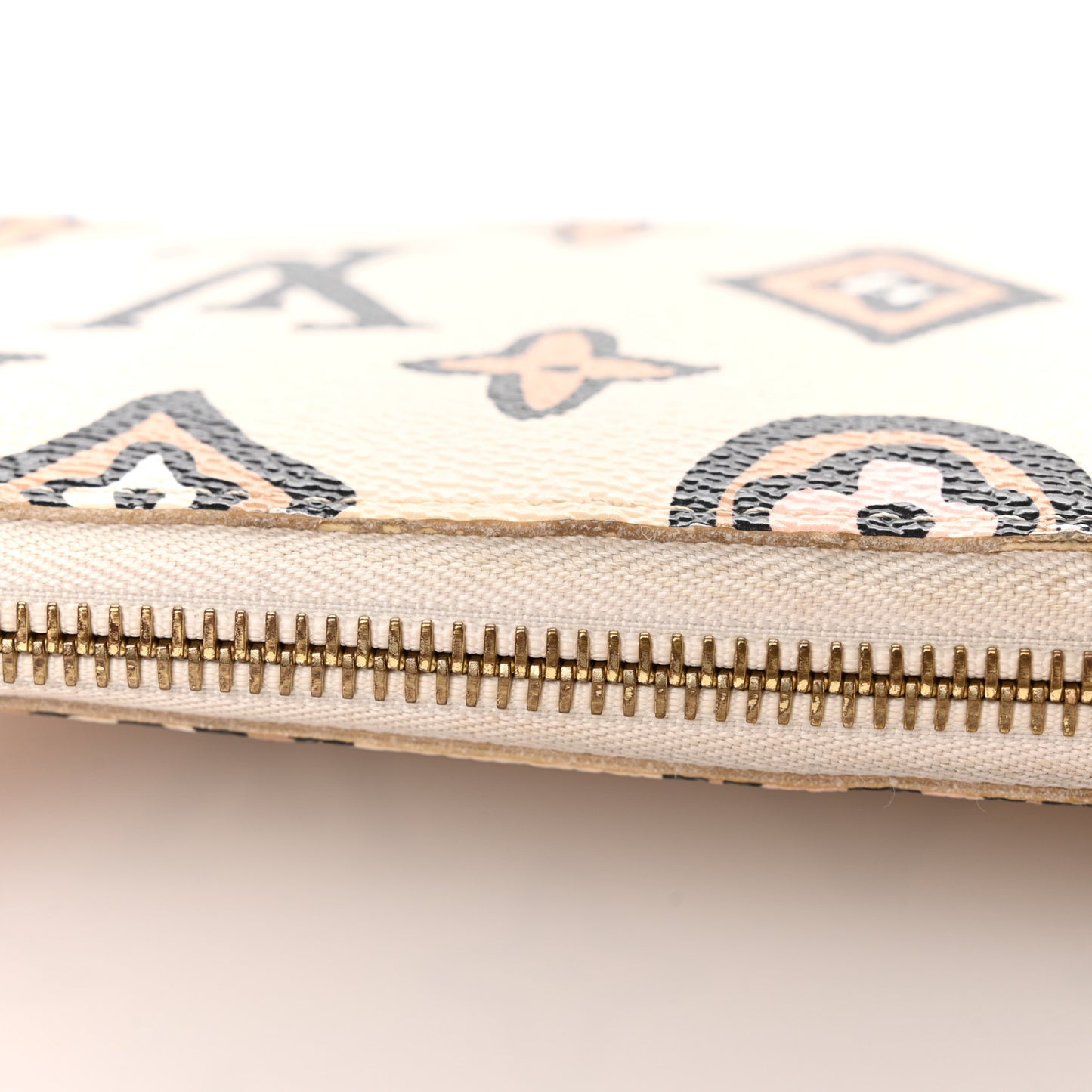 Monogram Giant Wild At Heart Zippy Wallet Creme