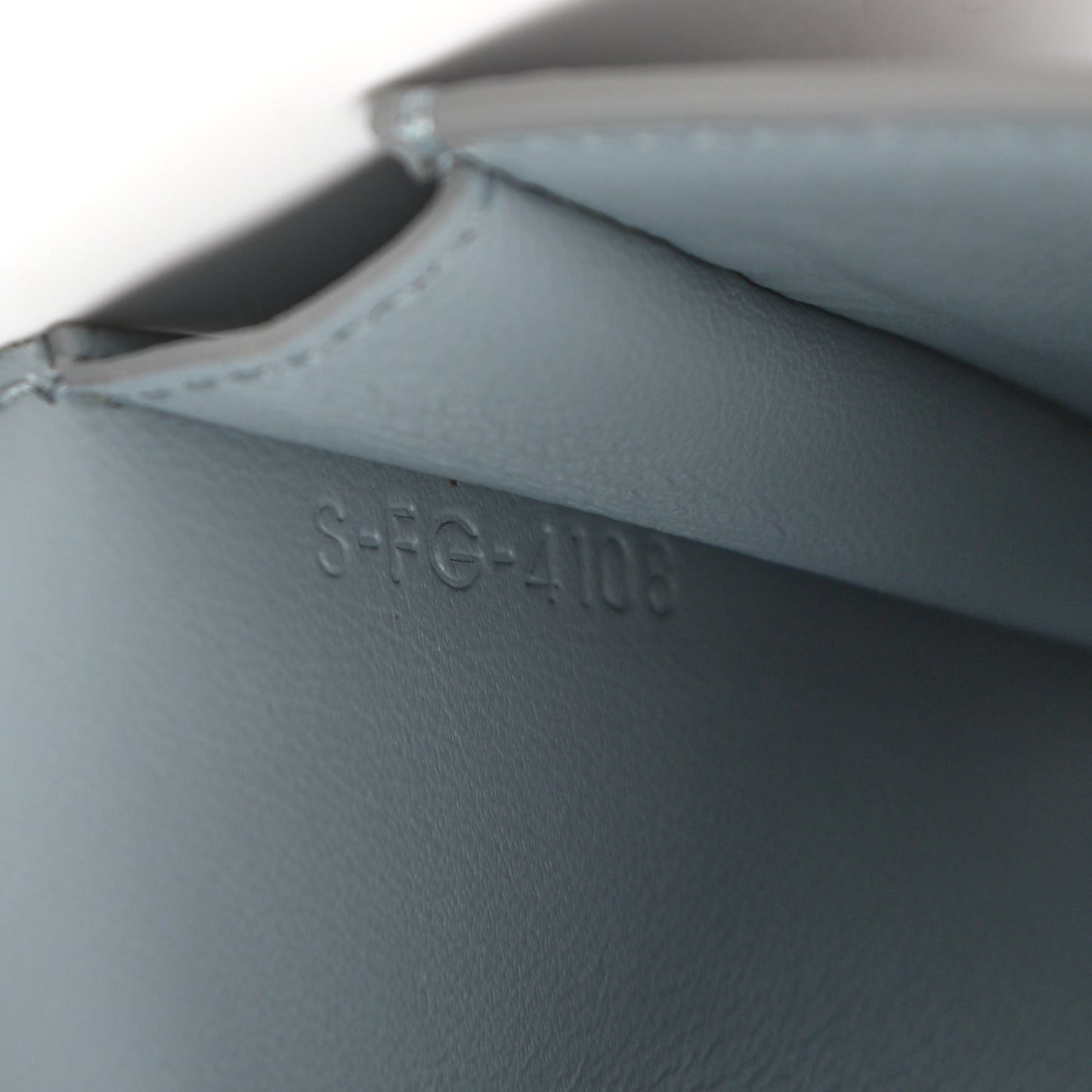 Grained Calfskin Medium Multifunction Strap Wallet Pebble Mineral