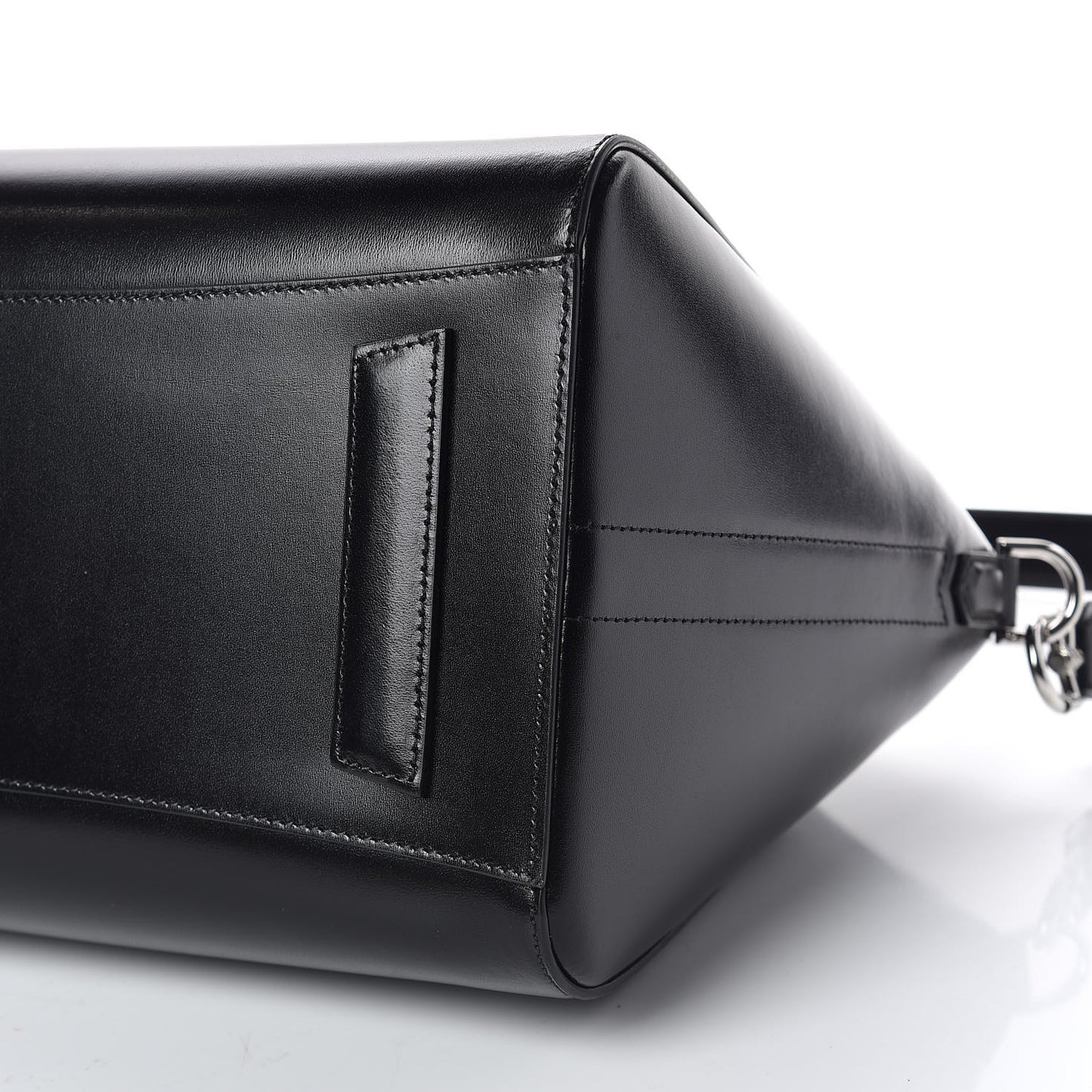 Shiny Lord Calfskin Medium Antigona Black