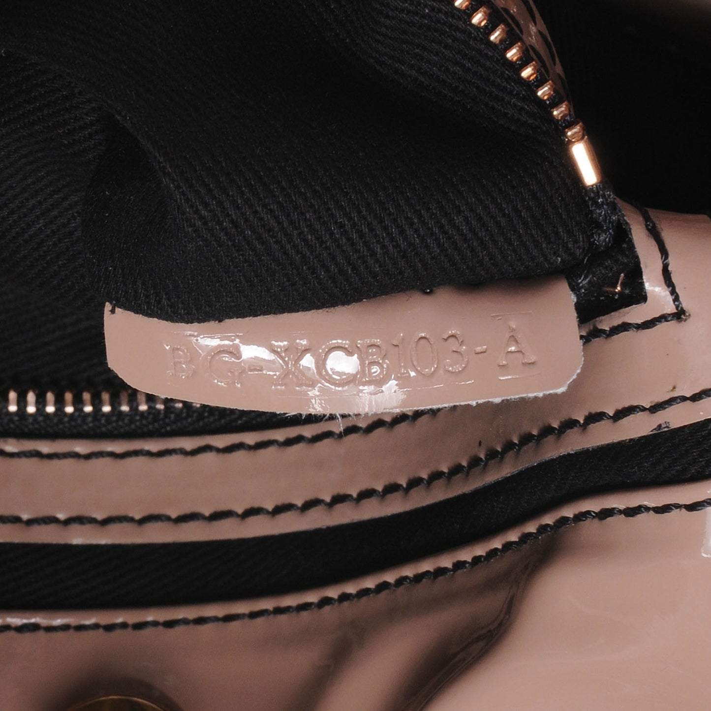 Patent Lacca Small Nuage Hobo Nude