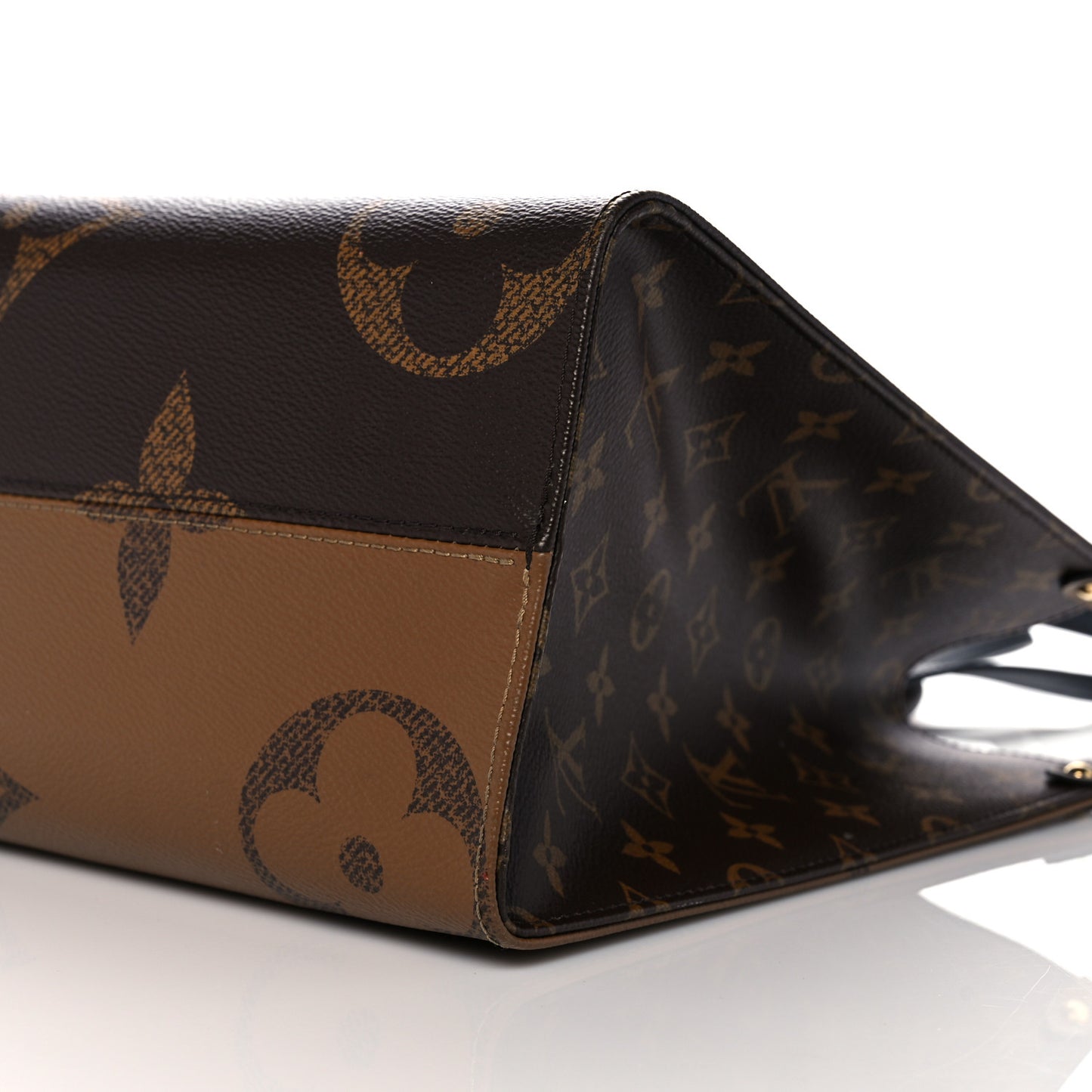 Reverse Monogram Giant Onthego MM