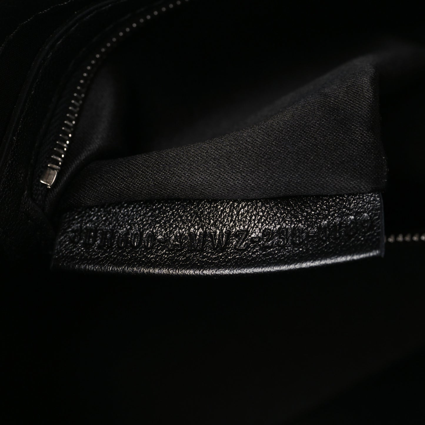 X MARC JACOBS Nappa Logo Medium Baguette Black