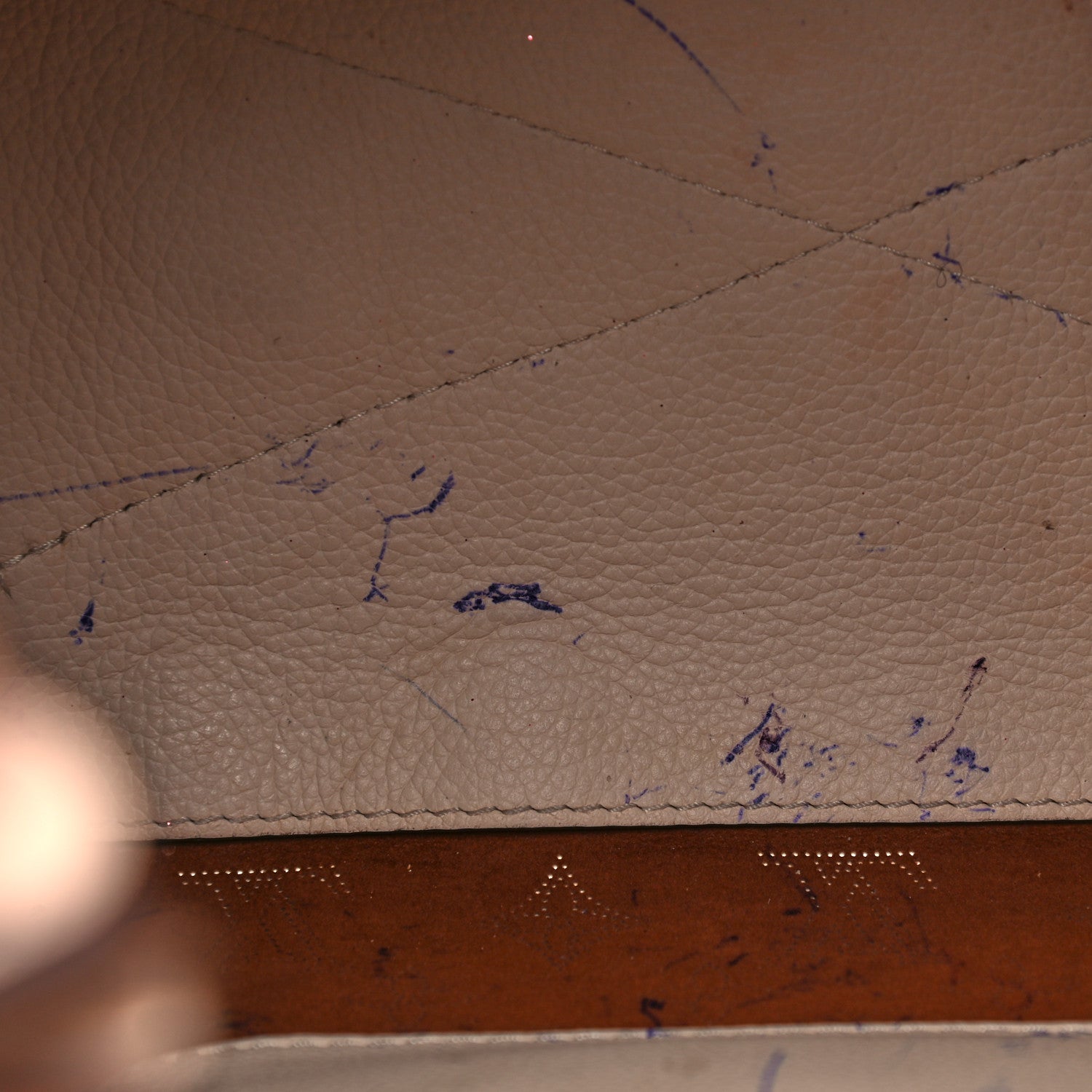 Louis Vuitton Mahina Carmel Hobo Creme 16 of 20