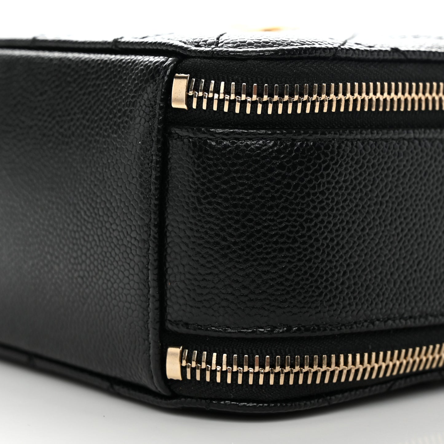 Caviar Quilted Small Pick Me Up Vanity Case Black