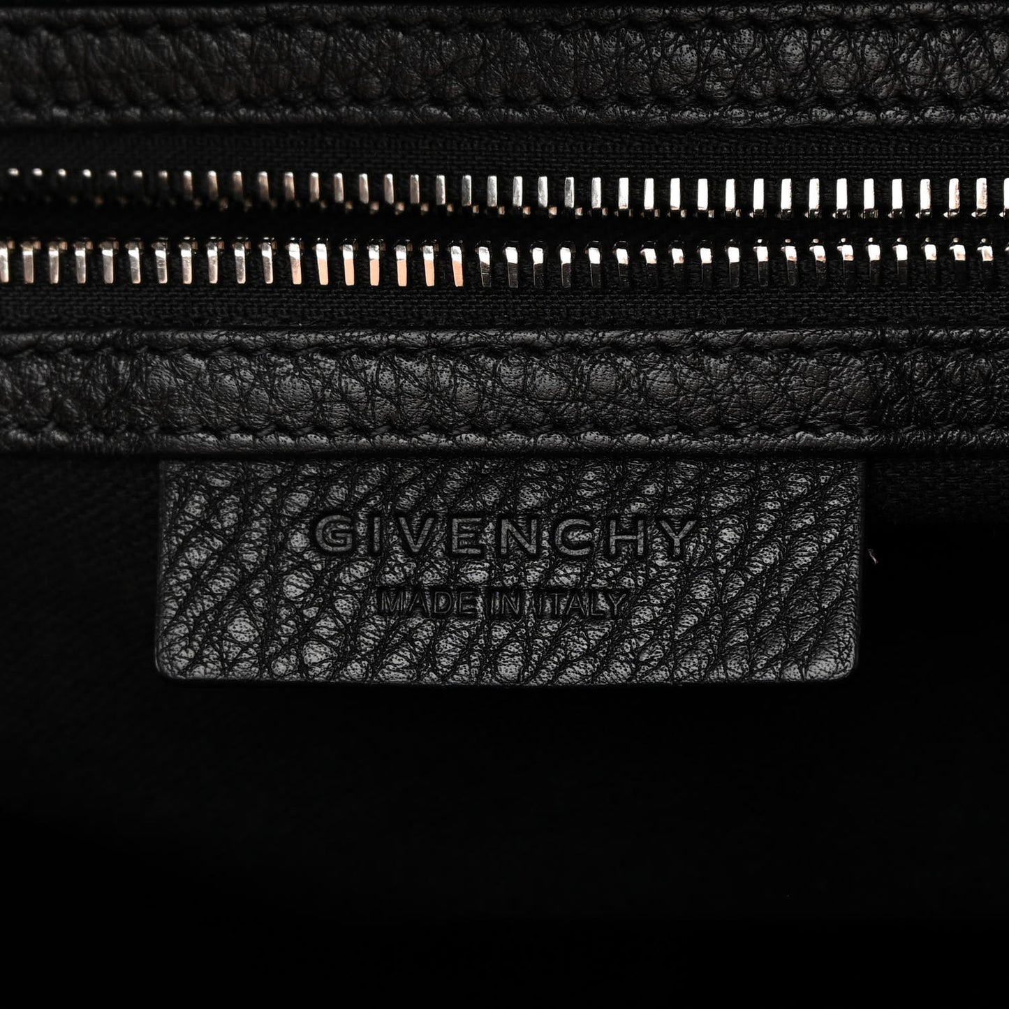 Waxy Grained Calfskin Medium Nightingale Black