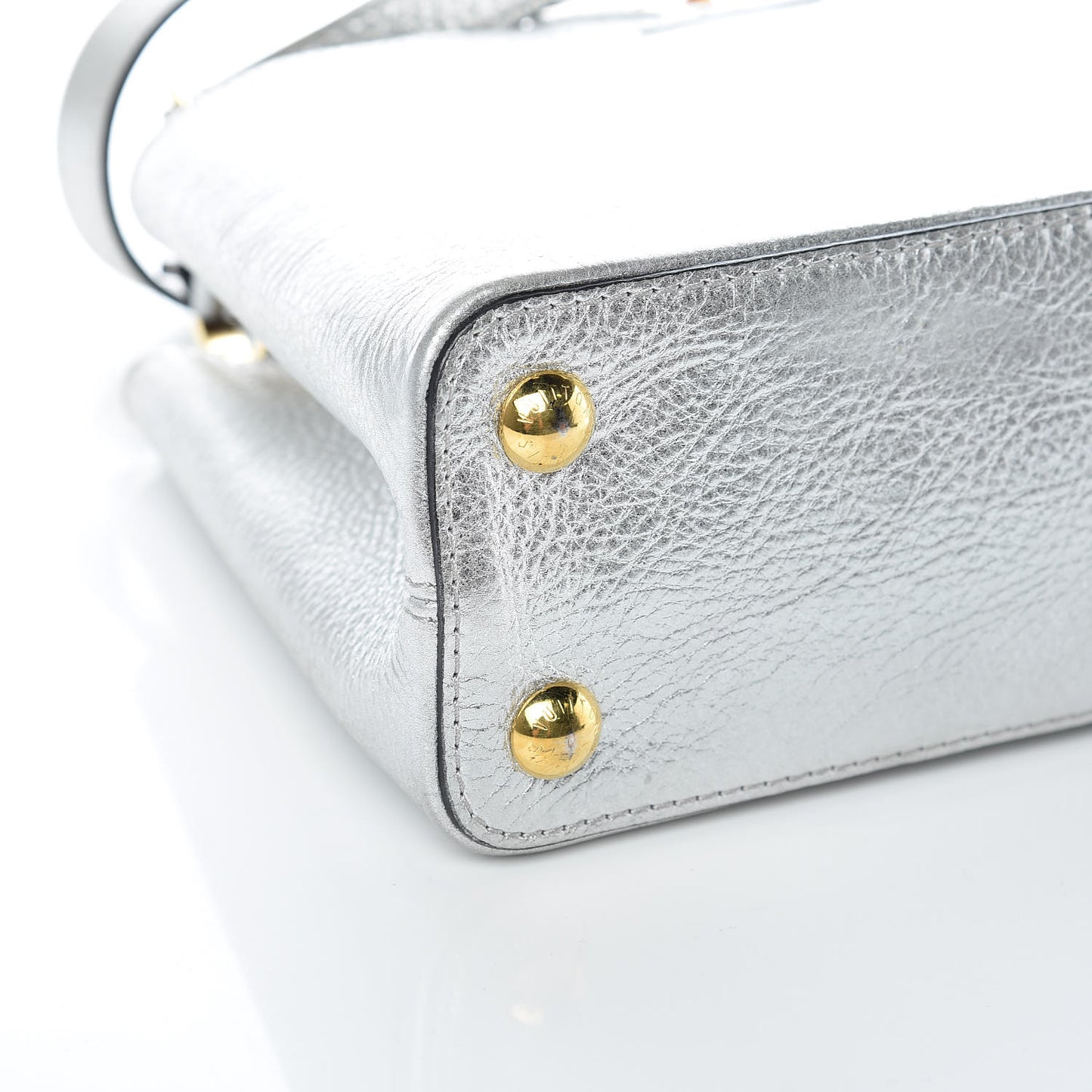 Metallic Taurillon Capucines BB Silver