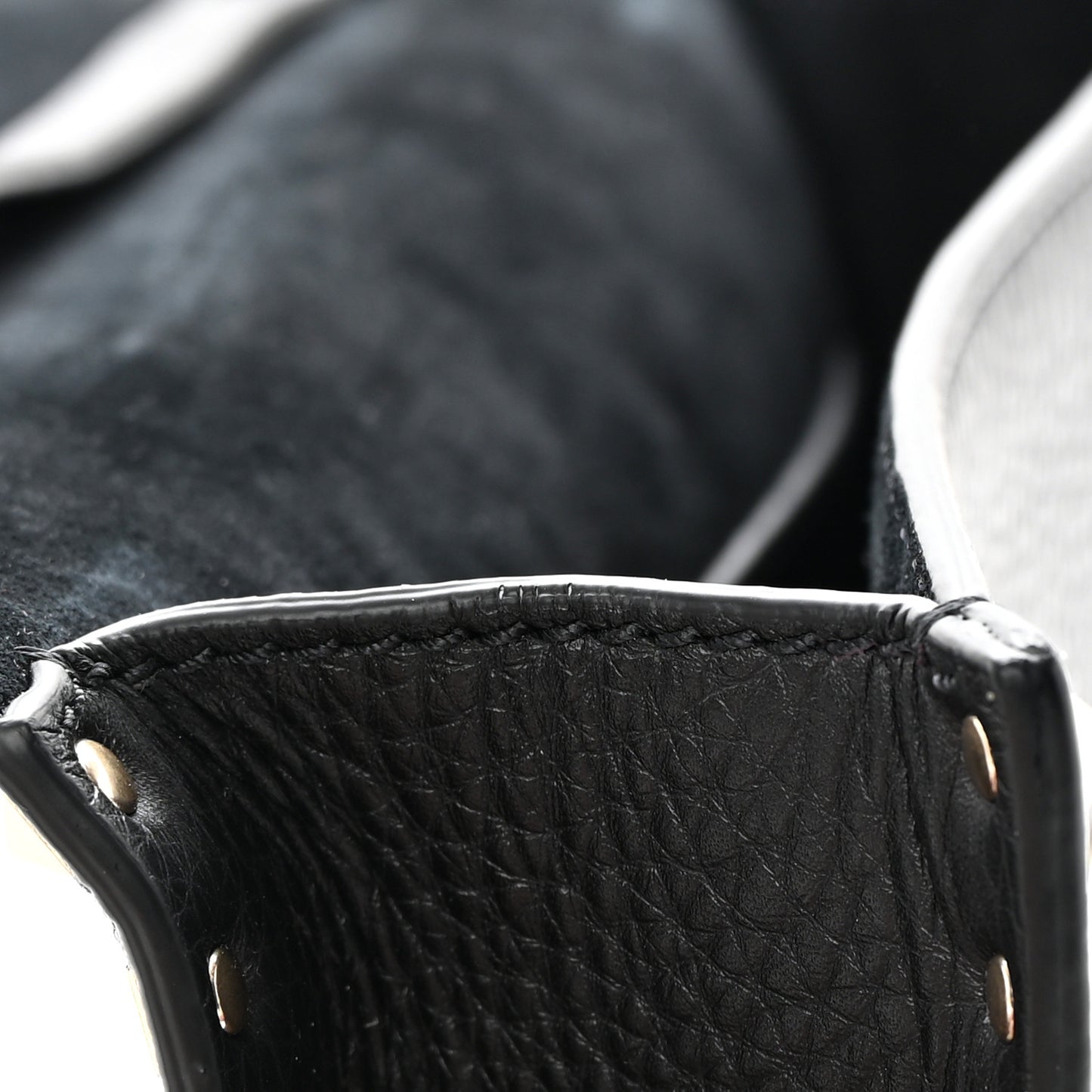 Pebbled Calfskin Medium Rockstud Flip Lock Crossbody Bag Black
