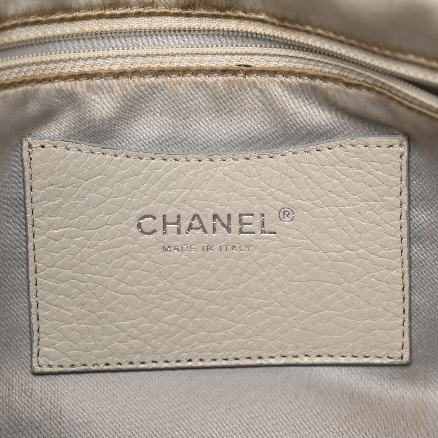 Glazed Calfskin XL On The Road Flap Light Grey