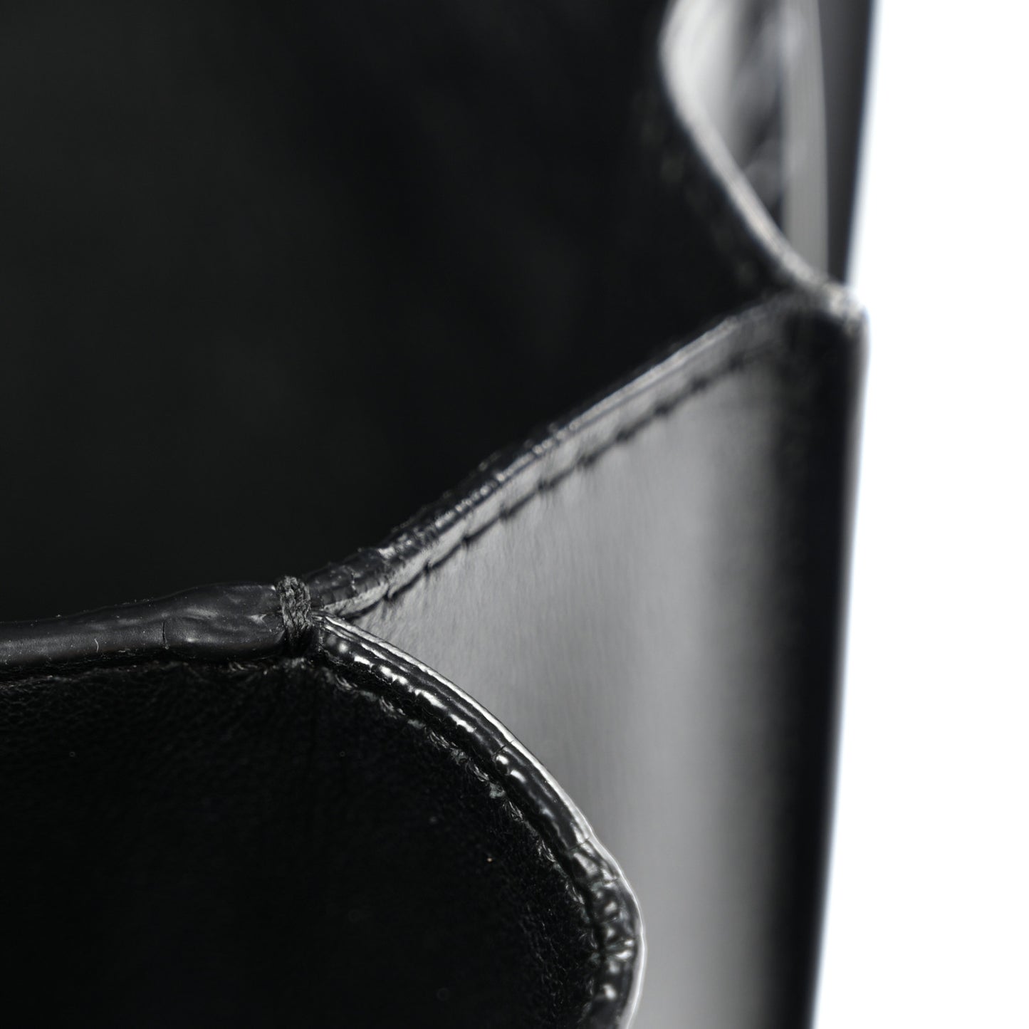 Box Calfskin Medium Classic Box Flap Bag Black