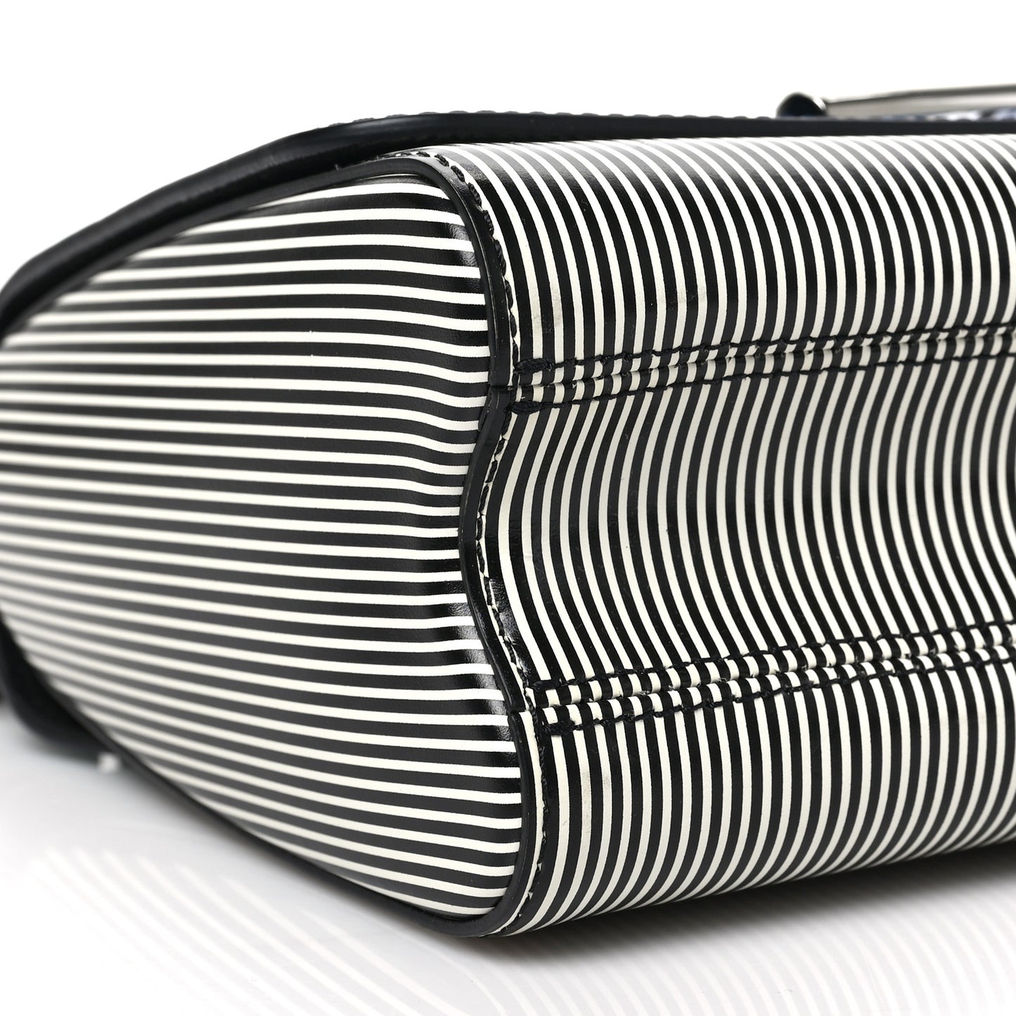 Calfskin Gradient Twist MM Black Toledo