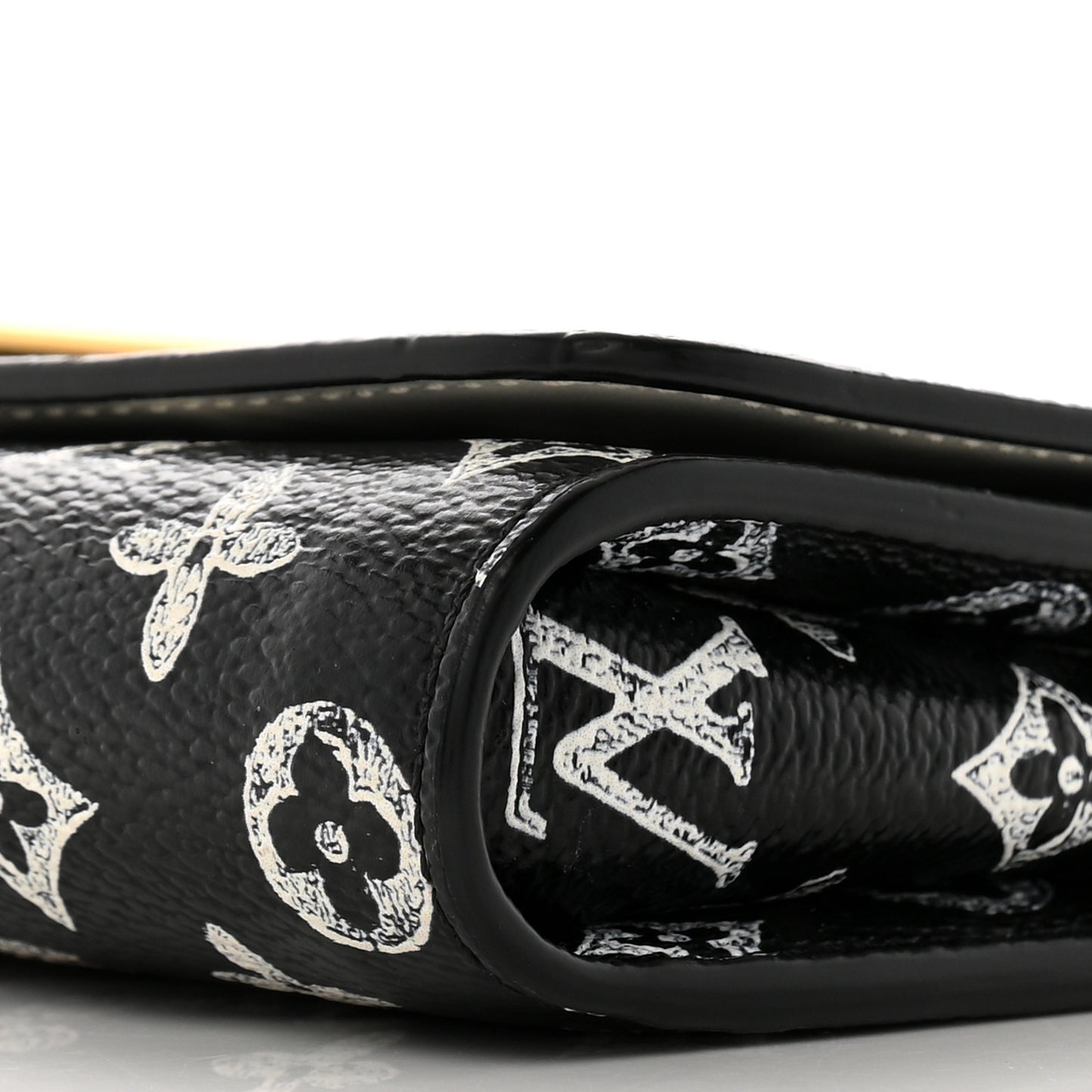 Catogram Twist Chain Wallet Black