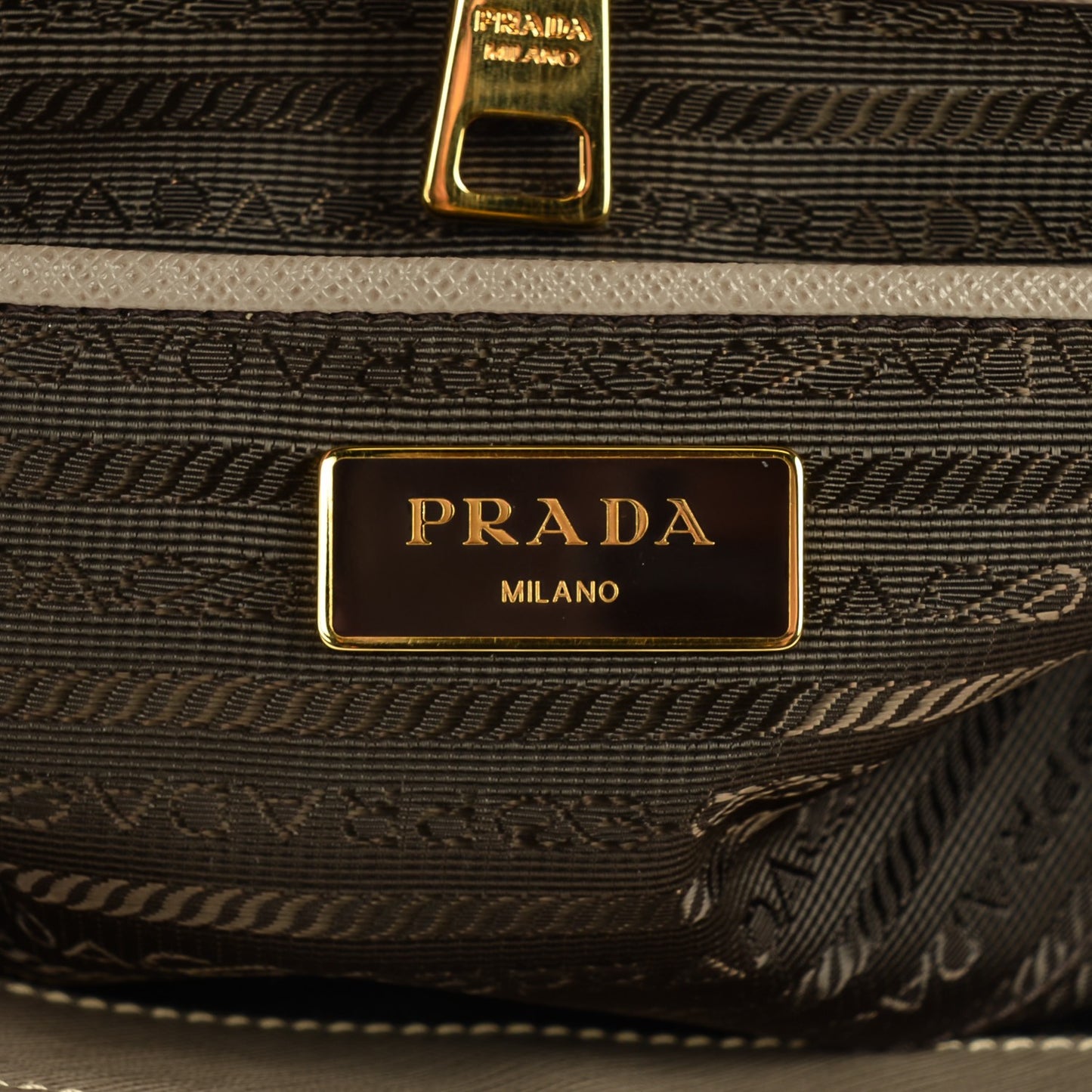 Saffiano Medium Galleria Double Zip Tote Argilla