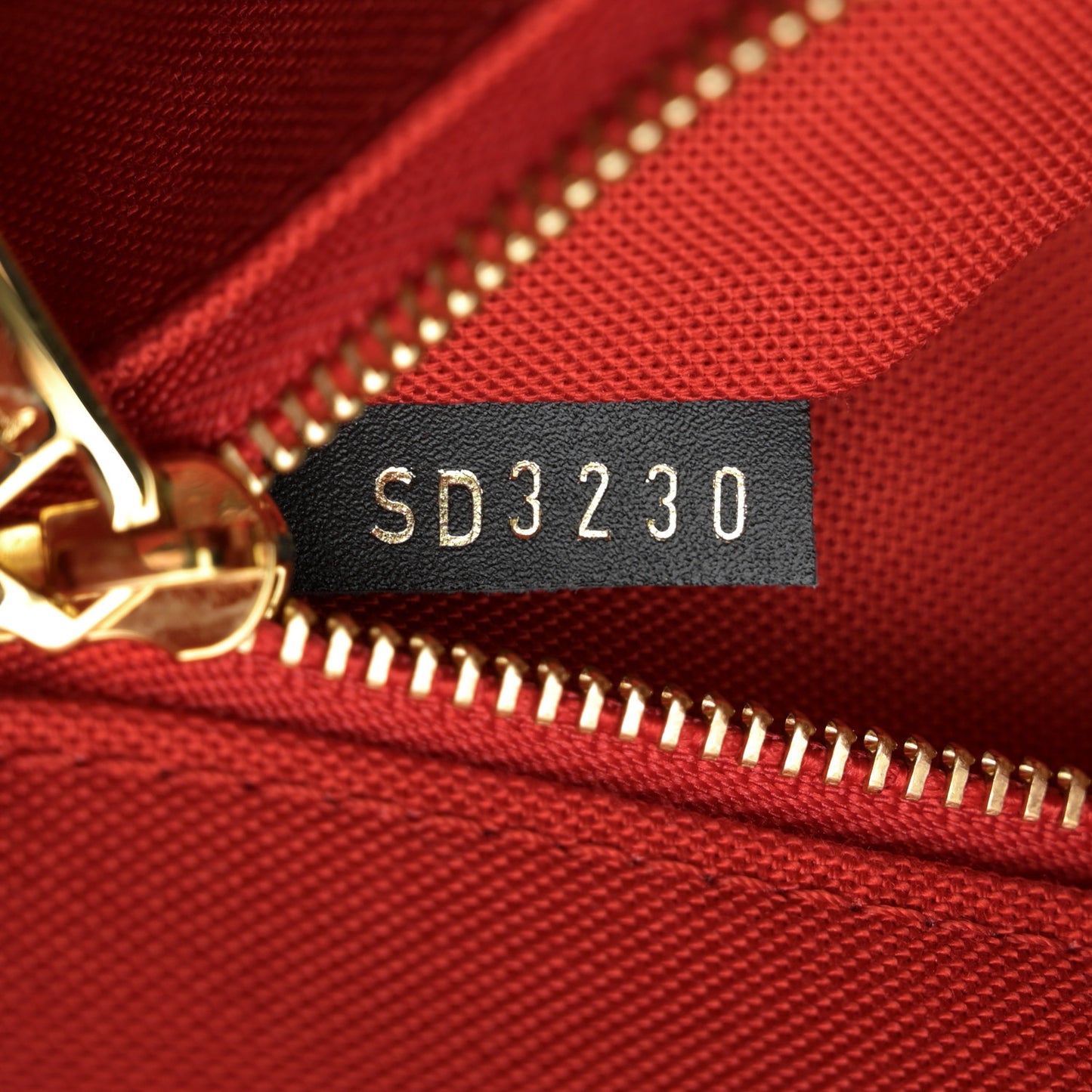 Reverse Monogram Giant Onthego MM